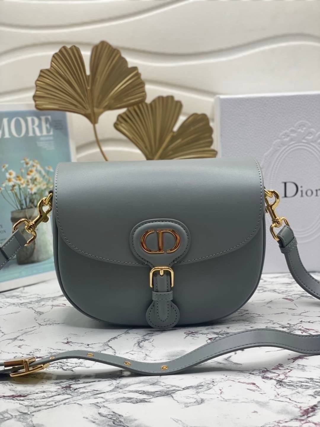Dior Bobby Medium Bag กระเป๋าสะพายทรงโฮโบรุ่นยอดนิยม คลาสสิคสุดหรู ด้วยสัดส่วนที่กลมกลืนลงตัวอย่างสวยงาม เกรดท็อปออริ ใช้งานต่างประเทศได้