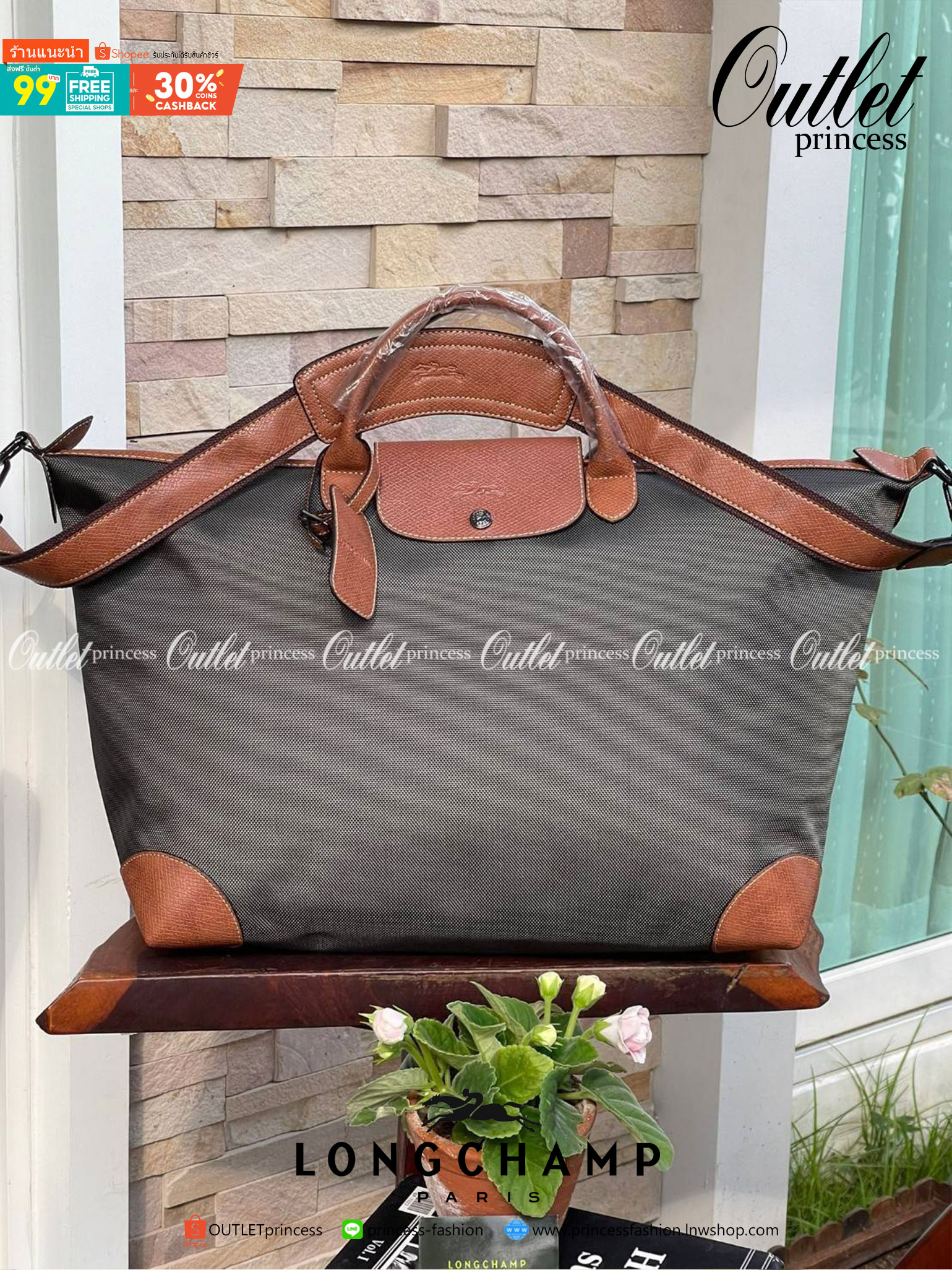 LONGCHAMP BOXFORD TRAVEL BAG L กระเป๋าเดินทางขนาดใหญ่ มาพร้อมสายสะพายที่สามารถถอดได้ ให้คุณเลือกสะพายไหล่หรือถือได้ มีซิปรูดเปิดปิดกระเป๋าที่ให้คุณมั่นใจได้ว่าคุณจัดเก็บไอเท็มของคุณได้อย่างมิดชิด บ็อคฟอร์ด (BOXFORD) สะท้อนความเป็นเอกลักษณ์ของแบรนด์ที่เปี่