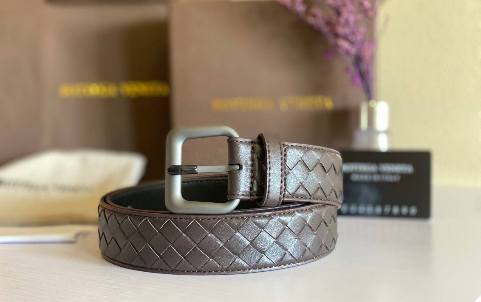 VIP 】♥️ BOTTEGA VENATA BELT เข็มขัดสุดหรูงานหนังแท้ ดีไซน์สุดคลาสสิคสไตล์ พร้อมส่ง 3 สี ภาพสินค้าถ่ายจากงานขายจริง สวยมากค่ะ หนังคุณภาพดีมาก เข้าได้กับทุกลุ๊คสไตล์การเเต่งตัว สวยหรูดูดีมีระดับ ไอเท็มนี้แนะนำเลยค่ะ!