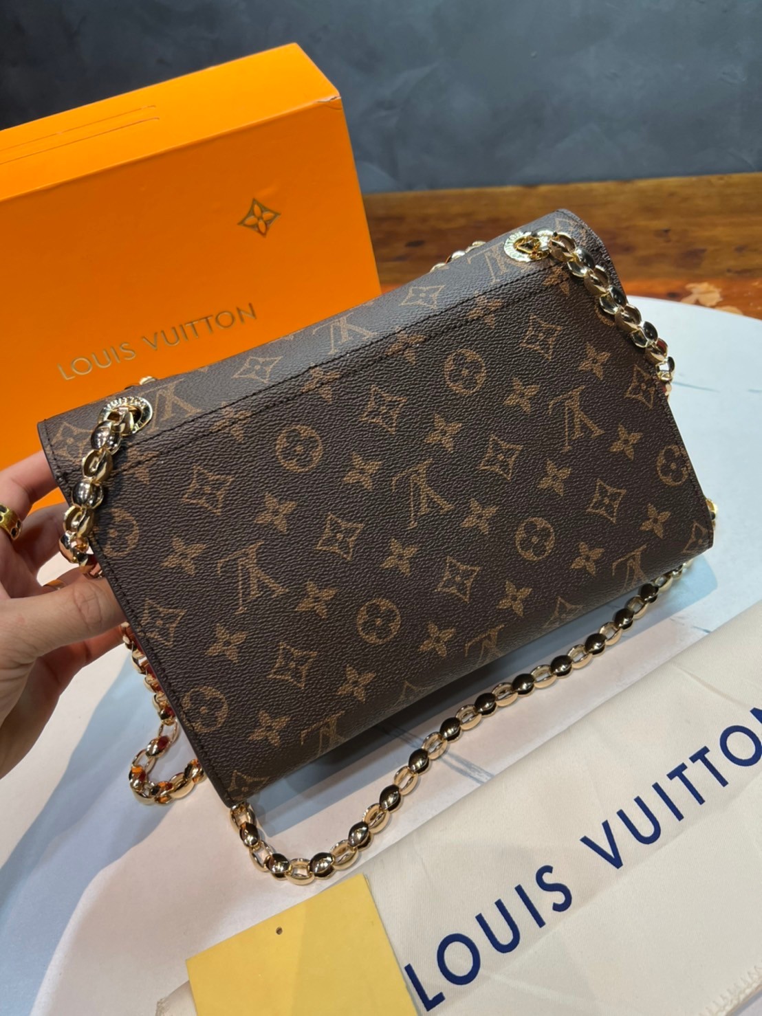 หนังแท้ LOUIS VUITTON VICTOIRE BAG พร้อมส่งที่ไทย