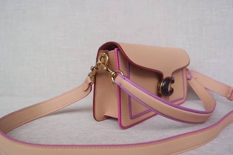 OUTTLET 】Coach Tabby Shoulder Bag 26 กระเป๋าหิ้วได้//คล้องไหล่ได้//สะพายข้างได้ ใบเดียวสุดคุ้มค่ะ! เปิดปิดกระเป๋าแบบกระดุมแม่เหล็ก มีอะไหล่Cตัวใหญด้านหน้าบ่งบอกถึงความหรูทีเดียวค่ะ ใส่กระเป๋าเงินใบยาวได้ มีช่องซิปกลาง;ช่องเล็กใส่ของจุกจิก;ช่องด้านหน้าหนึ่