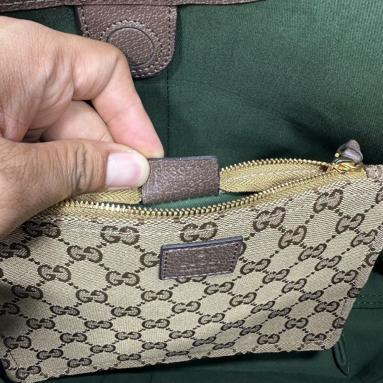 ORI หนังแท้ | Gucci Giglio Large tote bag / Monogram / Denim กระเป๋าทรงสะพายทรงโท้ทใบใหญ่ ดีไซน์ใหม่ล่าสุด สวยหรู่เท่มาก มาพร้อมใบเล็กเข้าเซ็ท พร้อมสายสะพายยาวเขียวแดงเป็นเอกลักษณ์ ภายในโล่งกว้าง จุของได้เยอะจุใจ