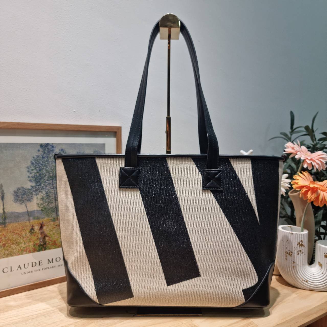 Rally movement tote bag กระเป๋าทรงโท้ท ดีไซน์คลาสสิค เรียบง่ายแต่ดูแพง มีระดับสุดๆ ไอเท็มสุดปัง ออกมาก็ sold out ไวมากๆ รุ่นใหม่และเป็นรุ่นที่ตามหา