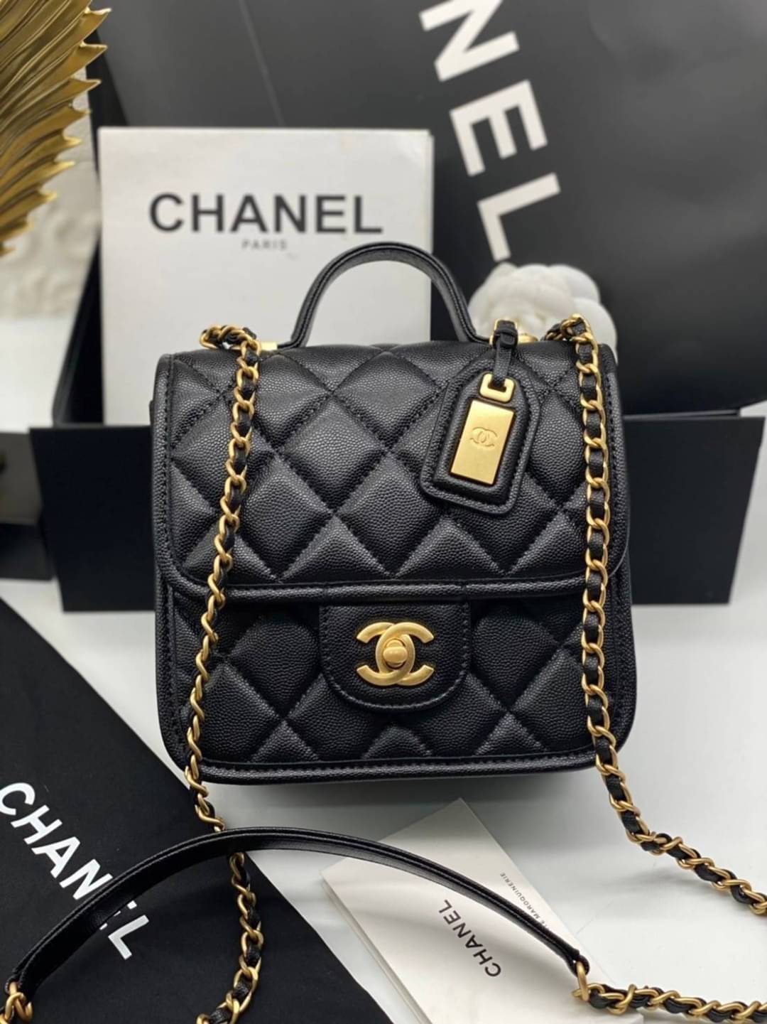 Chanel Mini Handle Flap bag / Chanel mini square flap bag with handle “school memory bag” เกรดออริจินอล กระเป๋าสะพายทรงเหลี่ยมมาใหม่ พร้อมหูหิ้วด้านบน งานหนังสวยมาก เปิดด้านหน้า หนังคาเวียร์ลายคลาสสิค รุ่นยอดนิยมไอเท็มฮิต