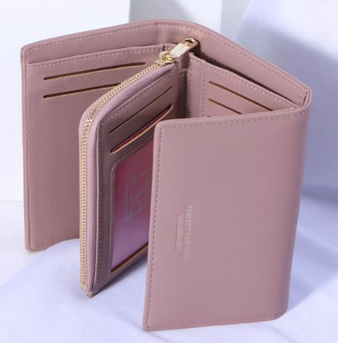 กระเป๋าสตางค์ผู้หญิง กระเป๋าสตางค์ ใบสั้น กระเป๋าสตางค์หนังนิ่ม แบบเรียบ ๆ 2 พับ มีช่องใส่บัตรเยอะ ใส่รูปได้ 104989