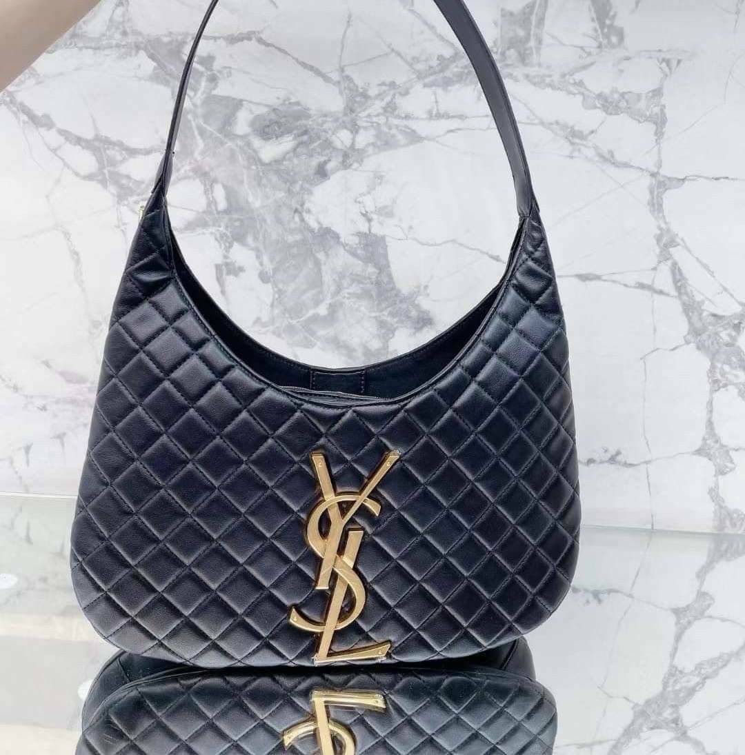 YSL Icare Maxi Shopping Bag In Quilted Lambskin 15" / YSL Icare Maxi Denim กระเป๋าสะพายใบใหญ่ มาพร้อมใบเล็ก หนังบุเย็บลายตาข่าย (Quilted Bag) ดีไซน์โฉบเฉี่ยวกว่าหลายระดับด้วยการประดับฮาร์ดแวร์ทองเหลืองในตัวอักษร Y.S.L สะดุดตา มอบสไตล์เรียบง่ายแต่คลาส