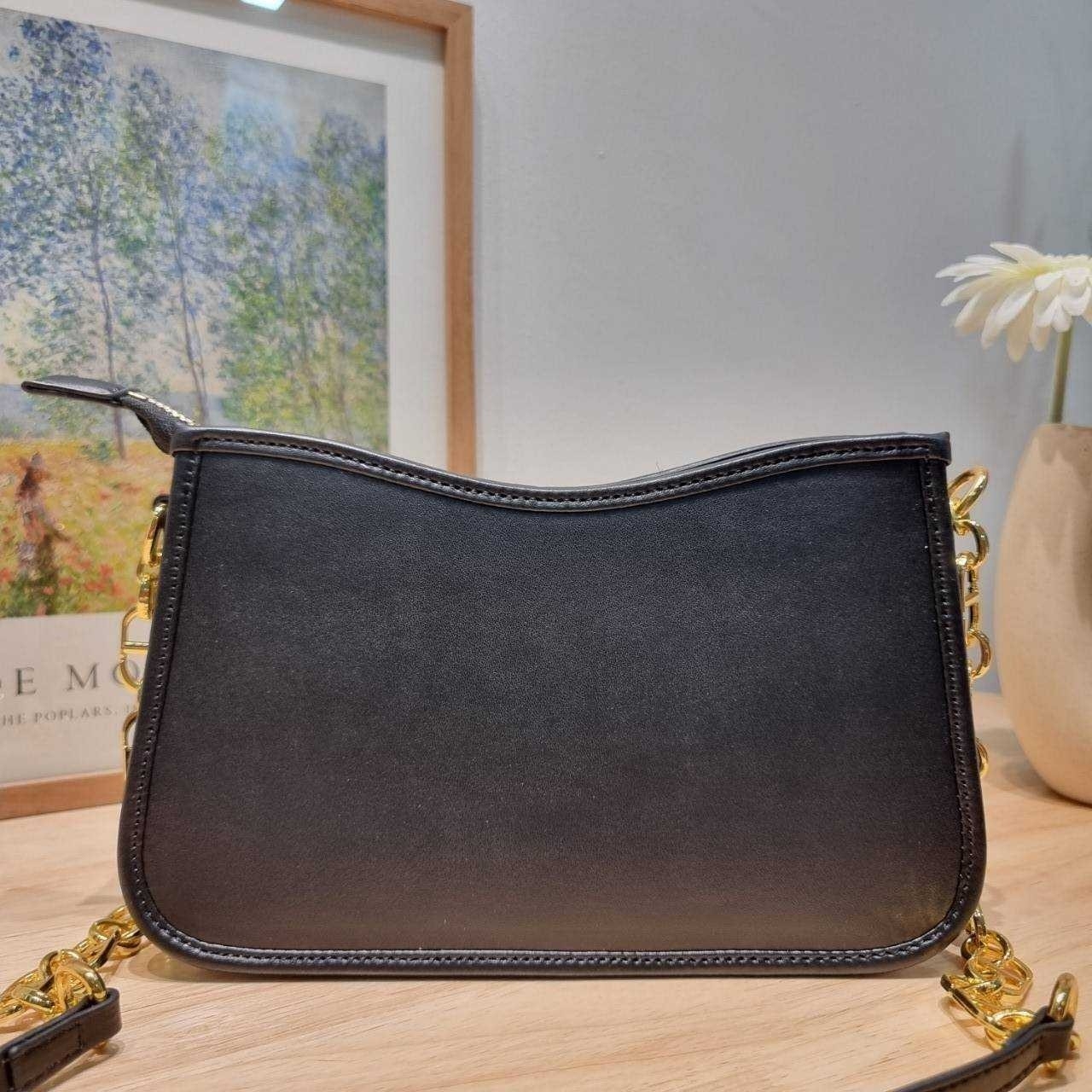 CD SIGNATURE HOBO MINI BAG กระเป๋าสะพายซิกเนเจอร์ โดดเด่นด้วยโลโก้เอกลักษณ์ เกรดออริ 1:1 ใช้งานต่างประเทศได้