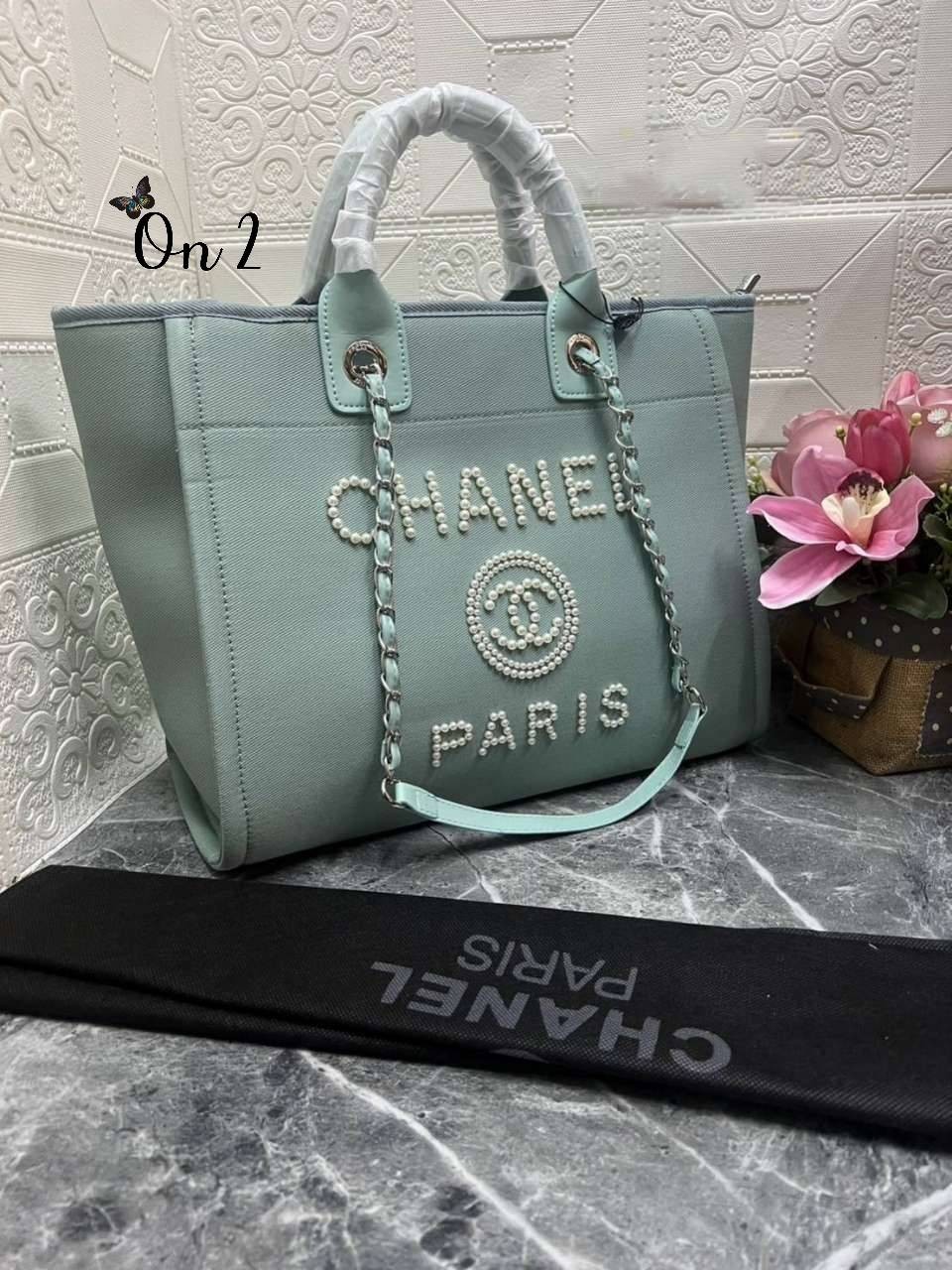 CHANEL Maxi Shopping with Pearl logo / CHANEL DEAUVILLE TOTE / Chanel tote bag หน้าโลโก้ติดหมุดแน่นๆ กระเป๋าทรงโท้ทใบใหญ่ผ้าแคนวาส งานปักหมุดสวยหรูใบใหญ่สไตล์เซเลปค่ะ