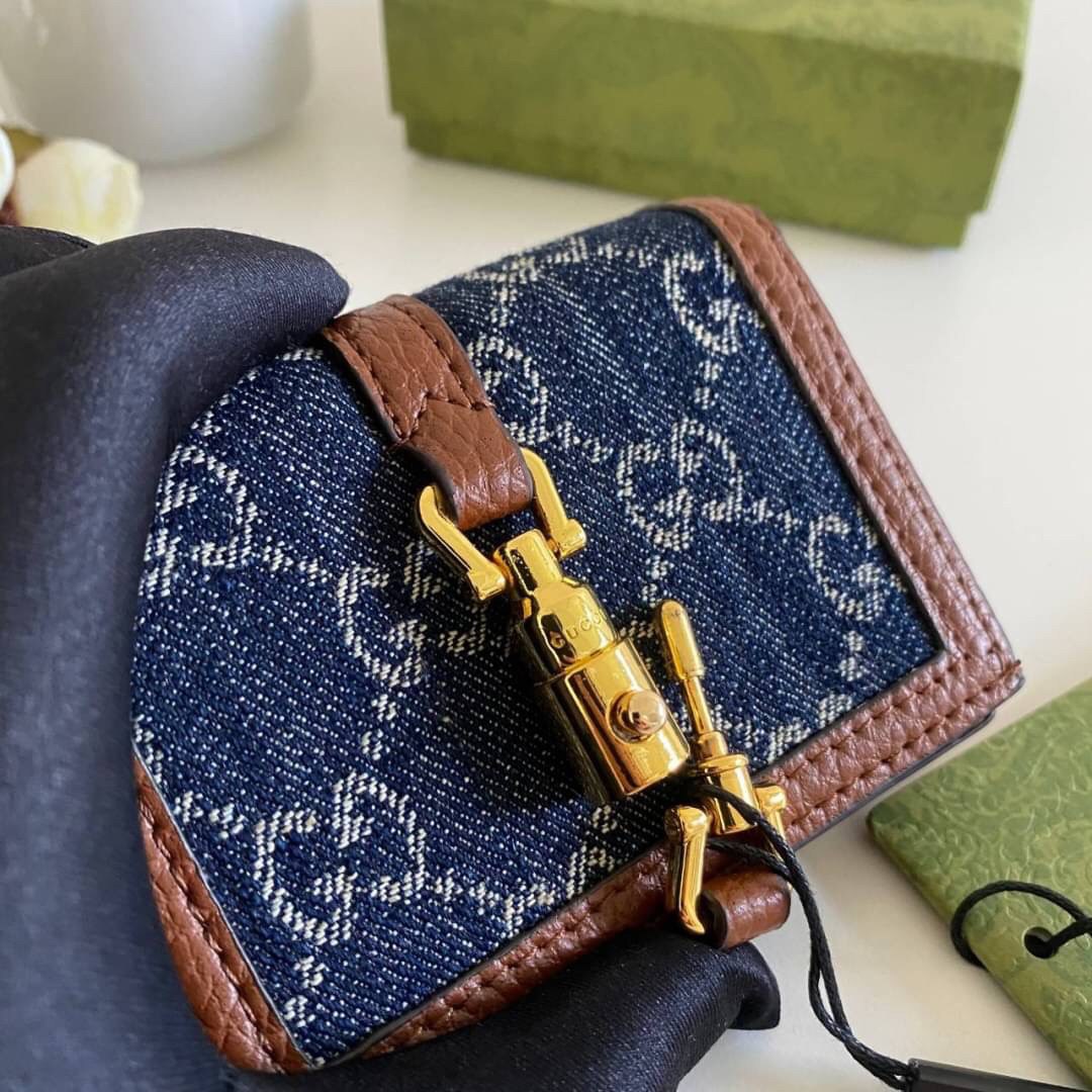 หนังแท้ GUCCI horsebit wallet / GUCCI Jackie wallet / GUCCI WALLET พร้อมส่งที่ไทย กระเป๋าสตางค์รุ่นยอดนิยม งานหนังแท้ทั้งใบ ภาพสินค้าถ่ายจากงานขายจริง ใช้งานต่างประเทศได้ สวยๆ กันแล้ววันนี้ ใบนี้ must have..ค่ะ.!!