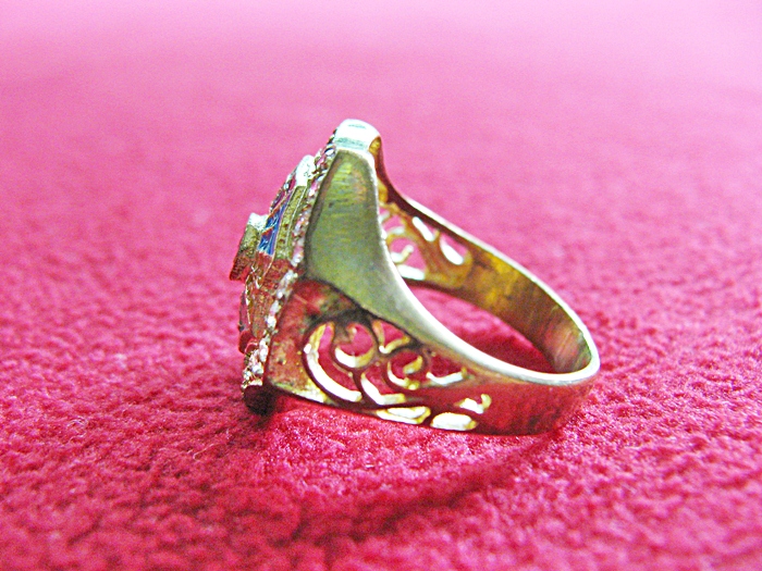 สินค้าจองค่ะ แหวนยันต์8ทิศ(โป๊ยข่วย)เนื้อทองเหลืองล้อมเพชรค่ะ