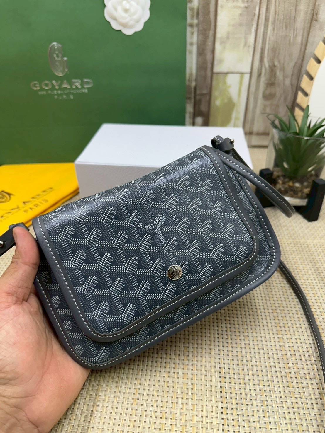 พร้อมส่ง 10 สี ORI หนังแท้ | GOYARD Plumet pouch-wallet กระเป๋าสะพายใบเล็กกะทัดรัด ดีไซน์กระเป๋าสตางค์ Plumet ดีไซน์มาพร้อมช่องใส่เหรียญ ธนบัตร และบัตรต่างๆ