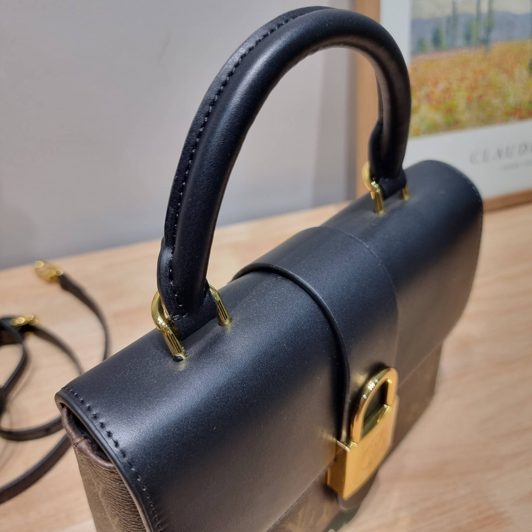 LV LOCKY BB MONOGRAM กระเป๋าสะพายข้าง ดีไซน์หรู ใหม่ล่าสุด สวยถึงบ้านได้ก่อนใคร มีใช้เลิศๆทันปีใหม่แน่นอน คุ้มที่สุด