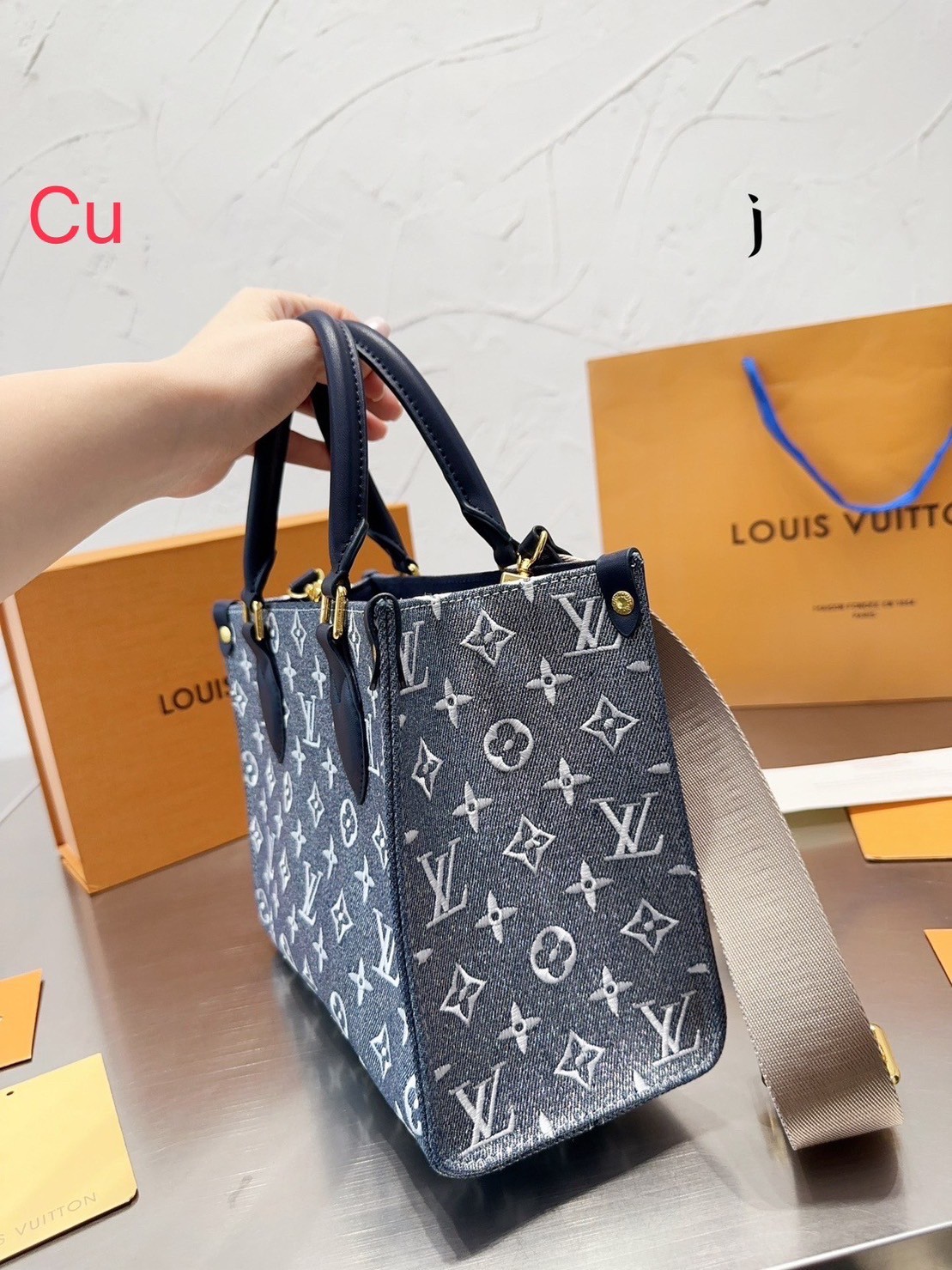 LV OnTheGo Denim / LV Tote Denim Bag กระเป๋าทรงโท้ทงานผ้าเดนิมสังเคราะห์ปักลายโมโนแกรม คูลสุด ใครเห็นต้องเป็นคลั่งรัก