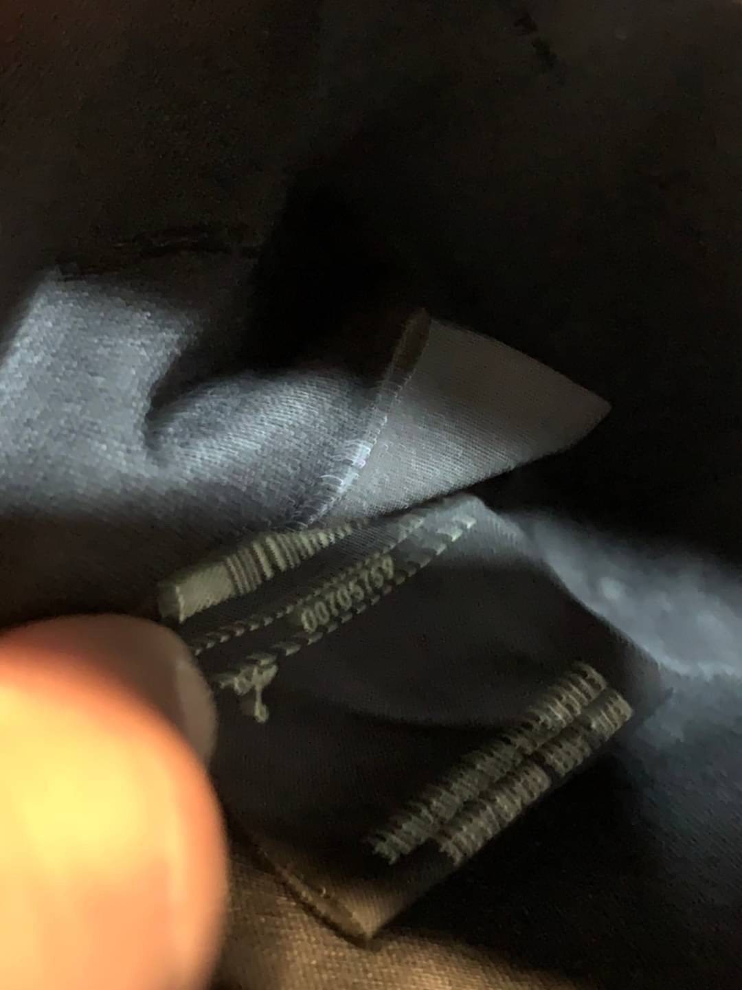 FENDI By The Way tote น้องงกลับมาแล้วว ใครรออยู่ห้ามพลาดจร้าา สวยๆอย่างนี้อดใจยังไงไหว!! กระเป๋ารุ่นที่ไม่ว่าจะใช้แบบหิ้วหรือสะพายข้างก็สวยทุกลุค แถมแมทกับชุดได้ง่าย เหมาะกับทุกๆวัน สินค้าพร้อมส่ง มีจำนวนจำกัด