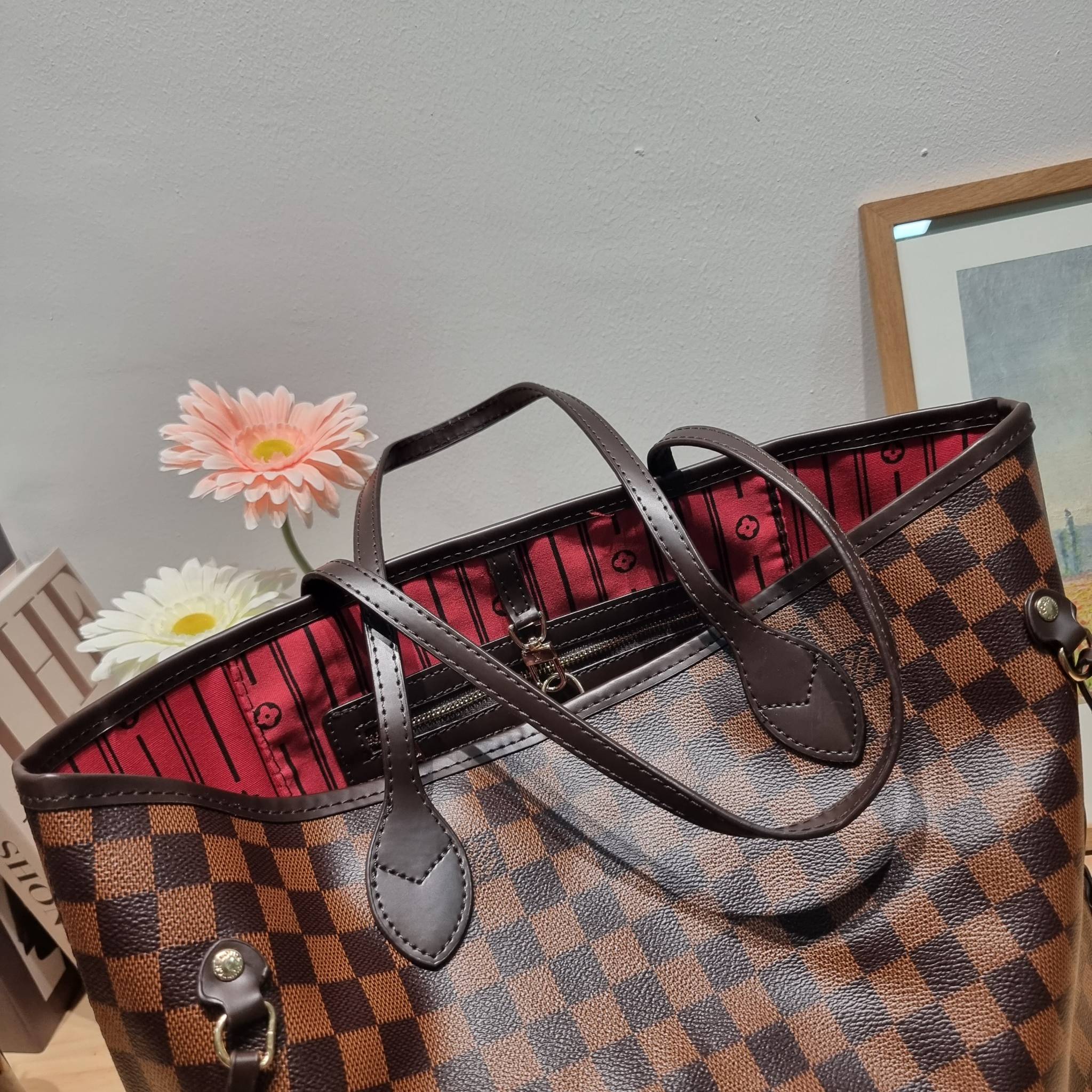 LV Neverfull Monogram / LV 2IN1 TOTE SET กระเป๋าสะพายไหล่ใบใหญ่ทรง tote มาพร้อมใบลูก คลาสสิคที่สุด เป็นอีกรุ่นที่มีคนใช้กันทั่วบ้านทั่วเมือง ฮิตแบบไม่ต้องพูดเยอะ