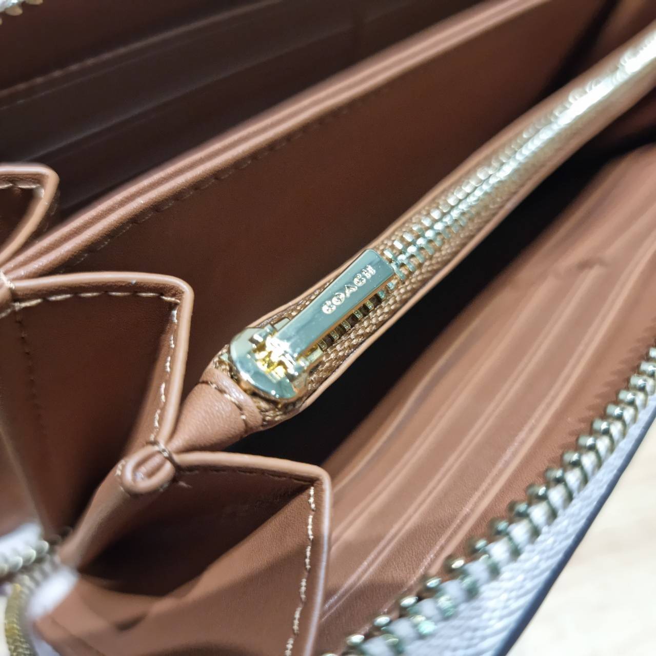 COACH LONG ZIP AROUND WALLET WITH FLORAL PRINT CJ373 / CR930 กระเป๋าสตางค์ใบยาวลายดอกไม้สดใส เกรดท็อปออริ เกรดดีสุด สลับแท้ 1:1 ใช้ต่างประเทศได้