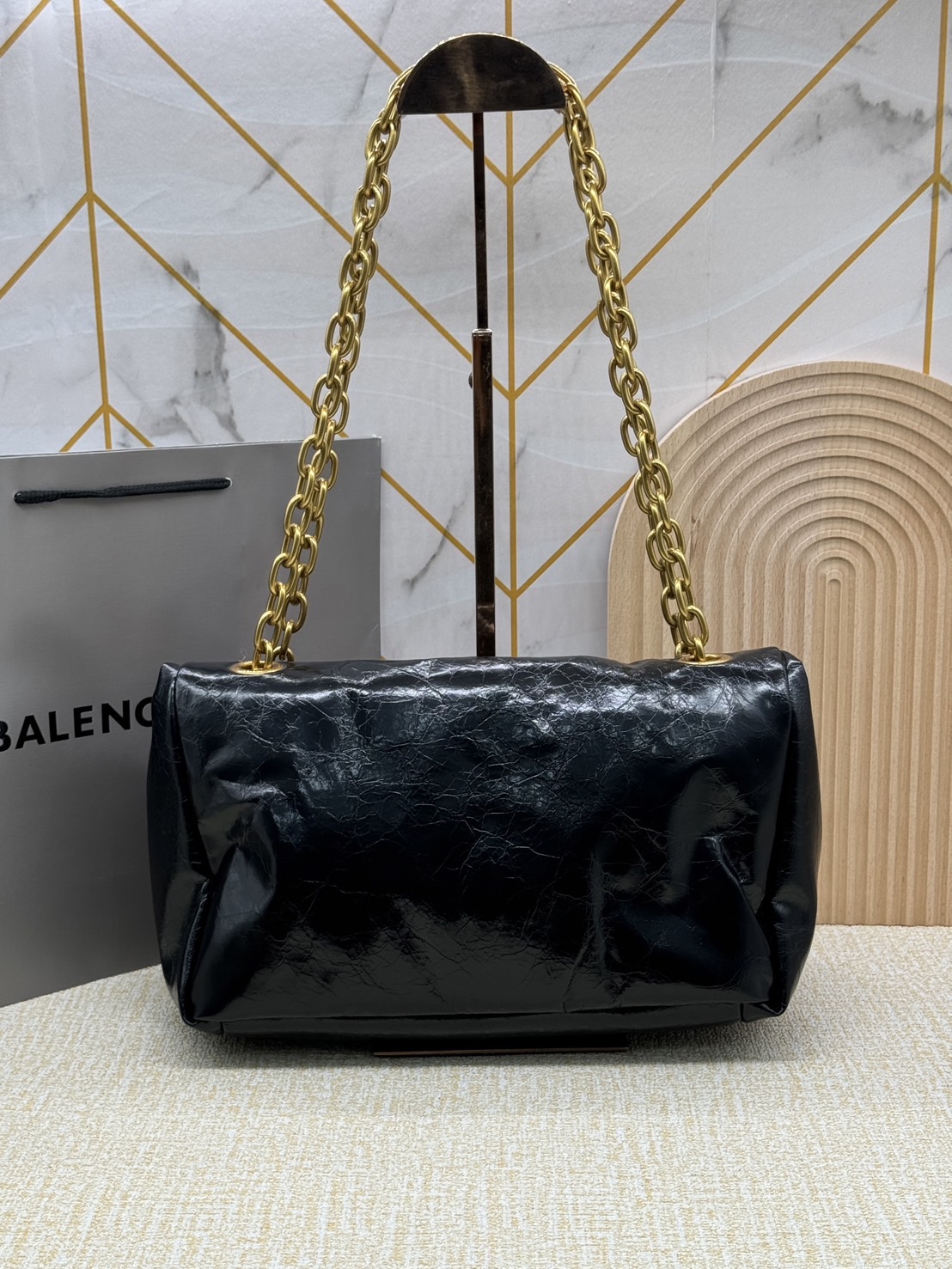 Balenciaga MONACO SMALL CHAIN BAG IN BLACK 28cm กระเป๋าทรงโท้ทใบใหญ่ งานหนังยับสวยเต็มใบ เกรดออริ สลับแท้ 1:1 ใช้งานต่างประเทศได้
