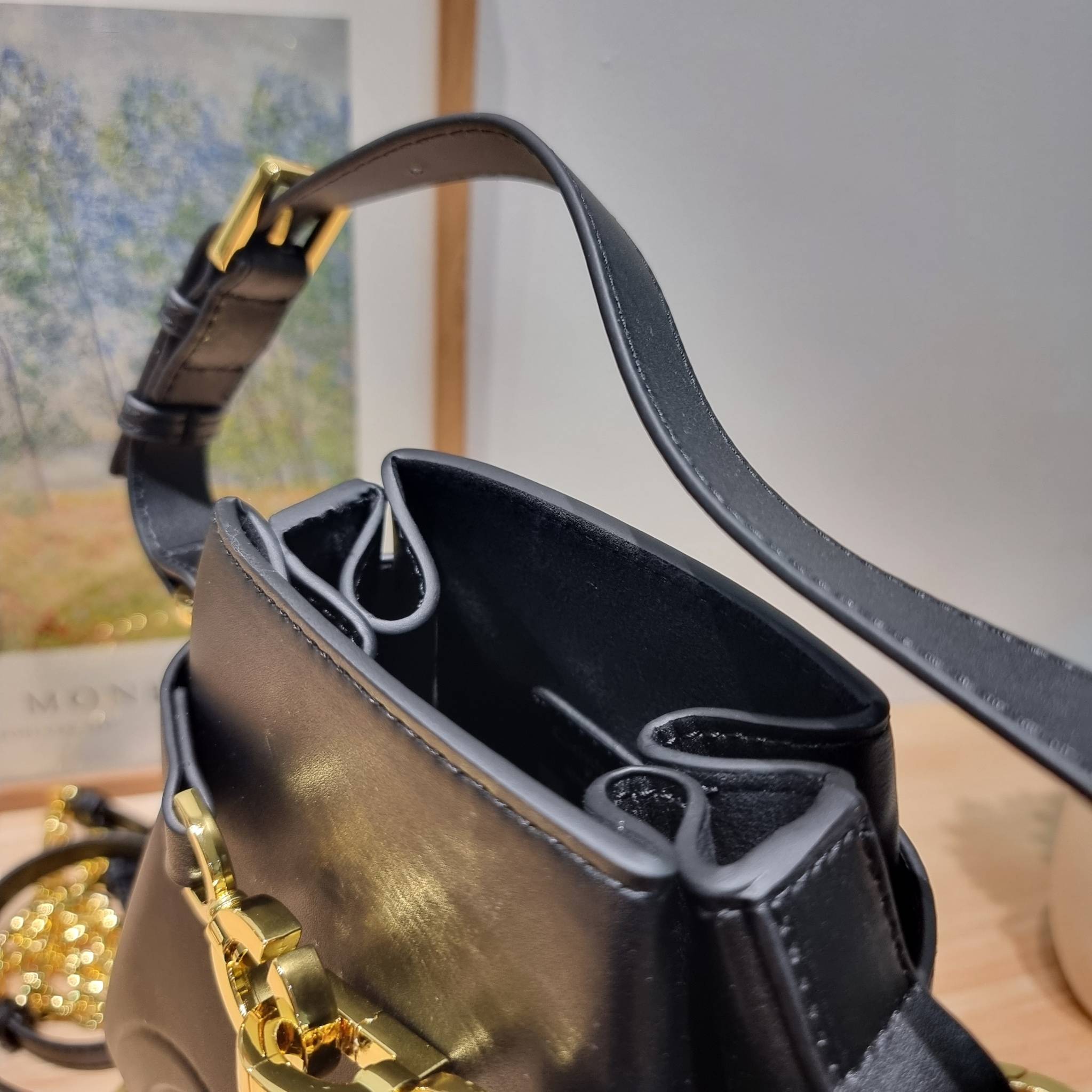 CD MEDIUM C'EST BAG 25cm / Dior bucket bag พร้อมส่ง กระเป๋าสะพายสุดคลาสสิค ดีไซน์หรู มีดีเทลสวยไม่ซ้ำใคร อะไหล่ออกแบบมาเป็นตัวซีดี