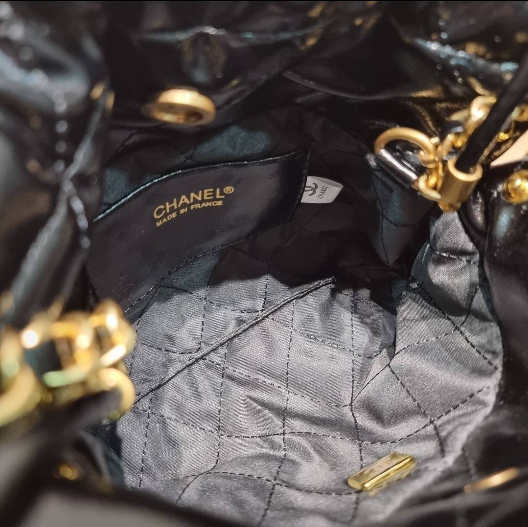 Chanel 22 mini bag / CHANEL 22 MINI HANDBAG พร้อมส่ง 4 สี กระเป๋าสะพาย ดีไซน์เรียบหรู โดดเด่นจากสายสะพายโซ่สีทอง และเหรียญโลโก้ ใช้ได้ง่ายๆไปเลยทุกโอกาส