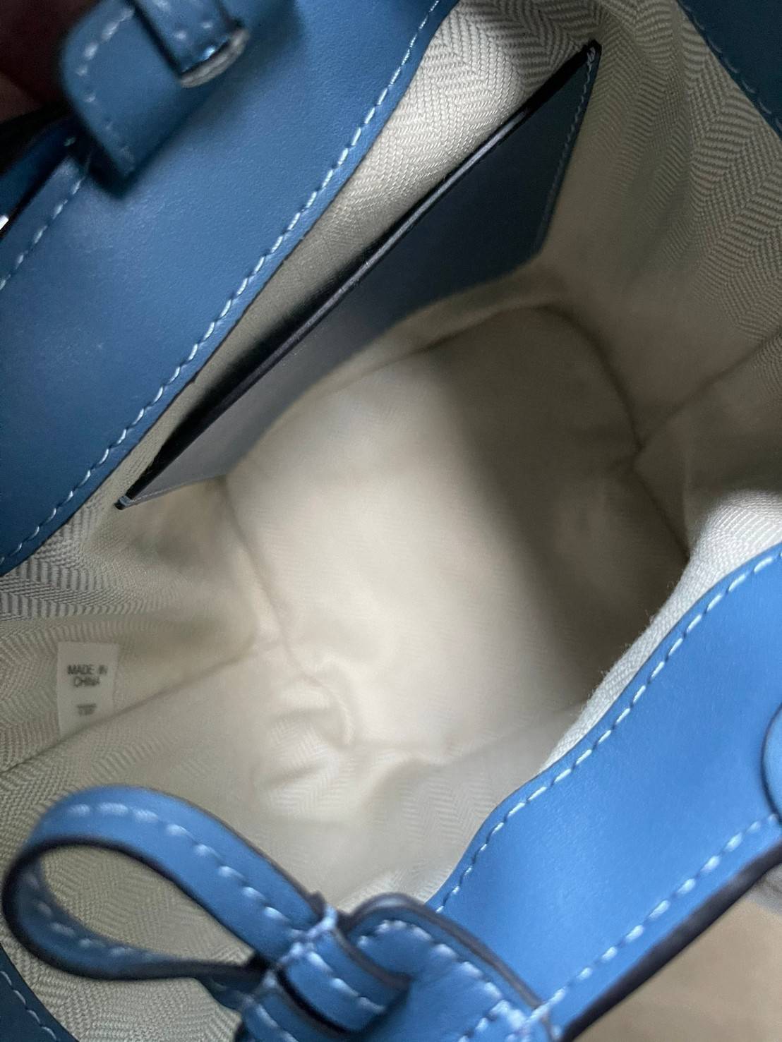 ของแท้ 💯% Tory burch miller mini bucket bag กระเป๋าทรงคลาสสิคจากTory burch มาพร้อมกับรูปทรงถัง ขนาดน่ารักกำลังดี