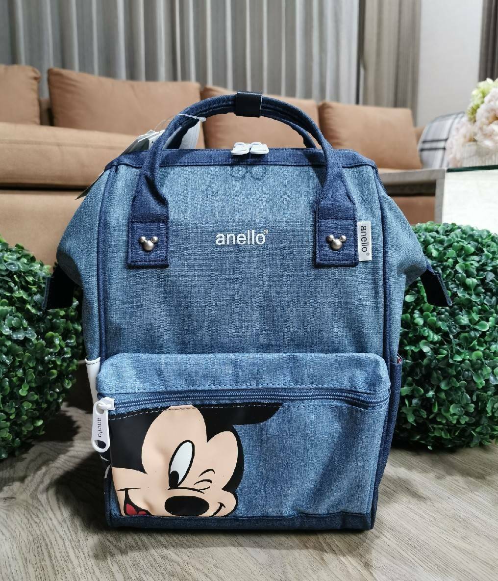 ส่งความน่ารัก! ANELLO x Disney Collection MINI DT-G006 กระเป๋าสะพายเป้ Limited คอลเลคชั่นดิสนีย์ขนาดมินิกำลังดี วัสดุ Polyester100% ด้านหน้ามีโลโก้และช่องซิป ด้านหน้าและด้านข้างพิมพ์ลายมิกกี้โดดเด่น มี Pocket ใส่ขวดน้ำซ้ายขวา ด้านหลังมีช่องซิปสะดวกใช้ภายใ