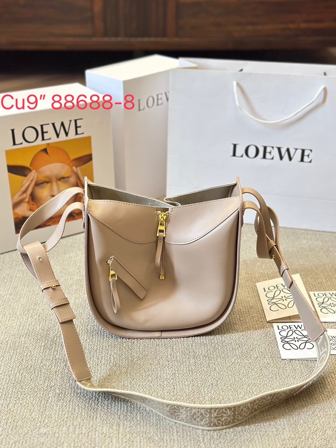 LOEWE Hammock Bag With Jacquard Strap กระเป๋ารุ่นแฮมม็อครูปทรงอันเป็นเอกลักษณ์