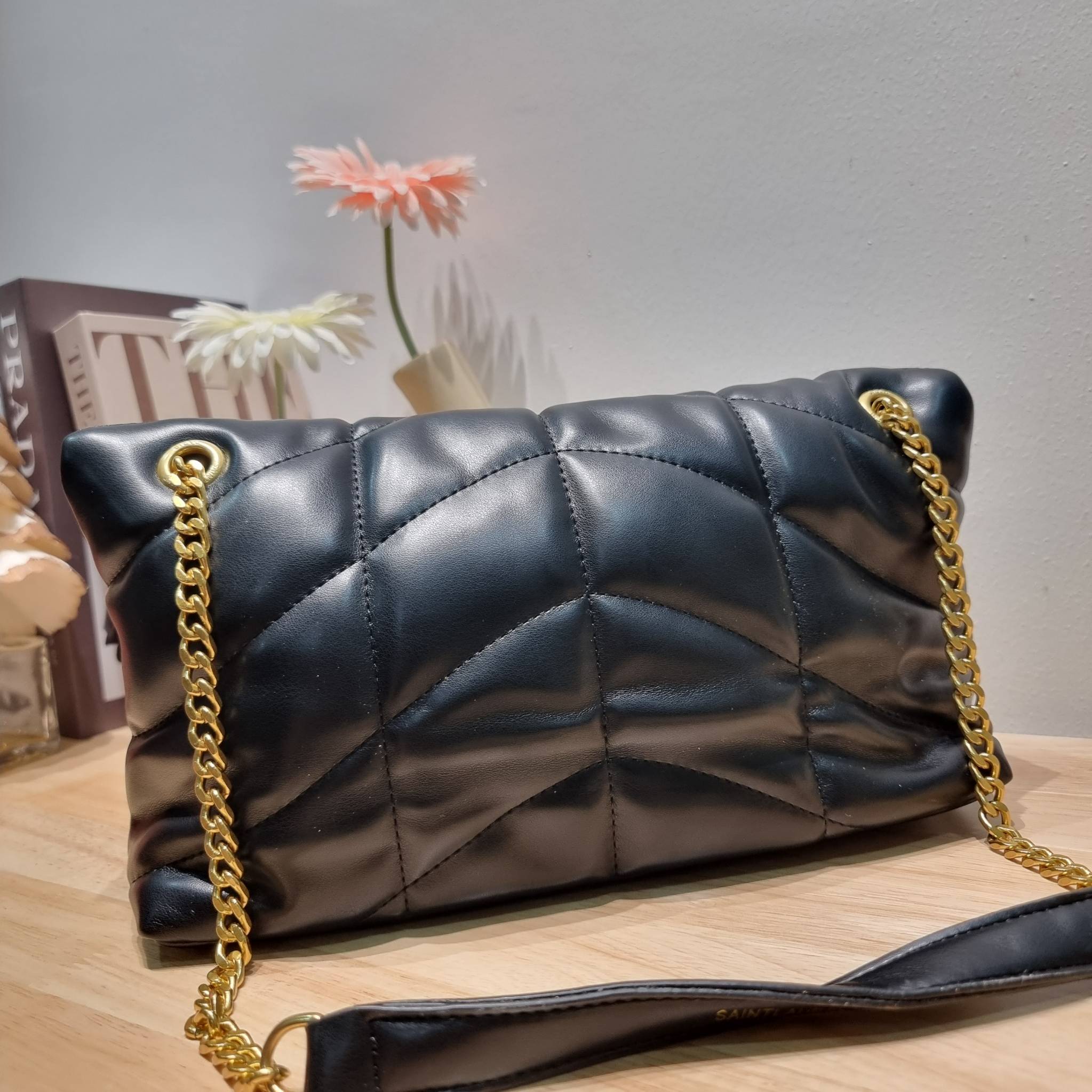 YSL PUFFER SMALL CHAIN BAG IN QUILTED / Yves Saint laurent puffer small chain bag in quilted กระเป๋าสะพายรุ่นยอดนิยม ทรงสวย ใช้ได้บ่อยไม่มีเบื่อ วัสดุหนังสัมผัสนิ่มมือ ดีไซน์เรียบหรู