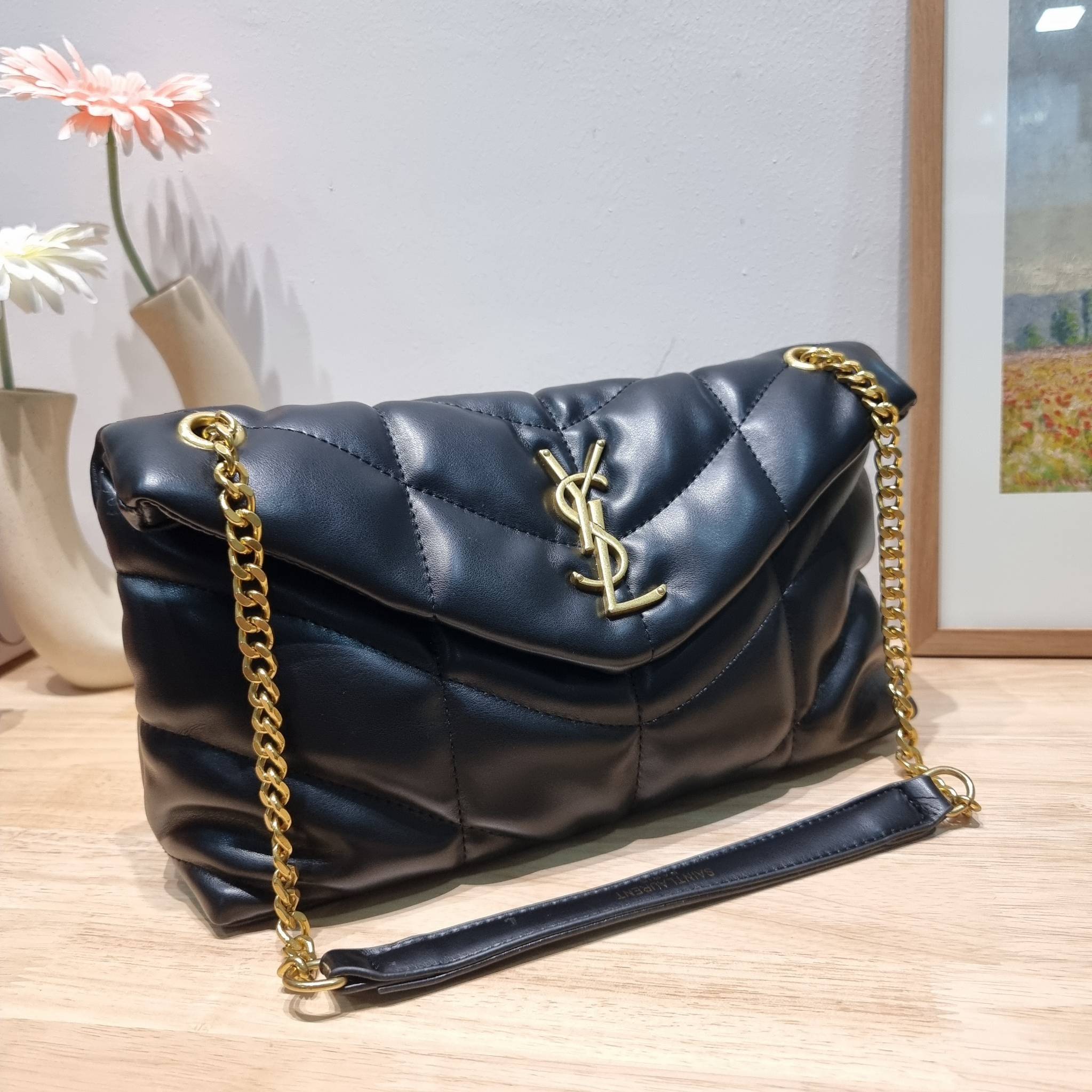 YSL PUFFER SMALL CHAIN BAG IN QUILTED / Yves Saint laurent puffer small chain bag in quilted กระเป๋าสะพายรุ่นยอดนิยม ทรงสวย ใช้ได้บ่อยไม่มีเบื่อ วัสดุหนังสัมผัสนิ่มมือ ดีไซน์เรียบหรู