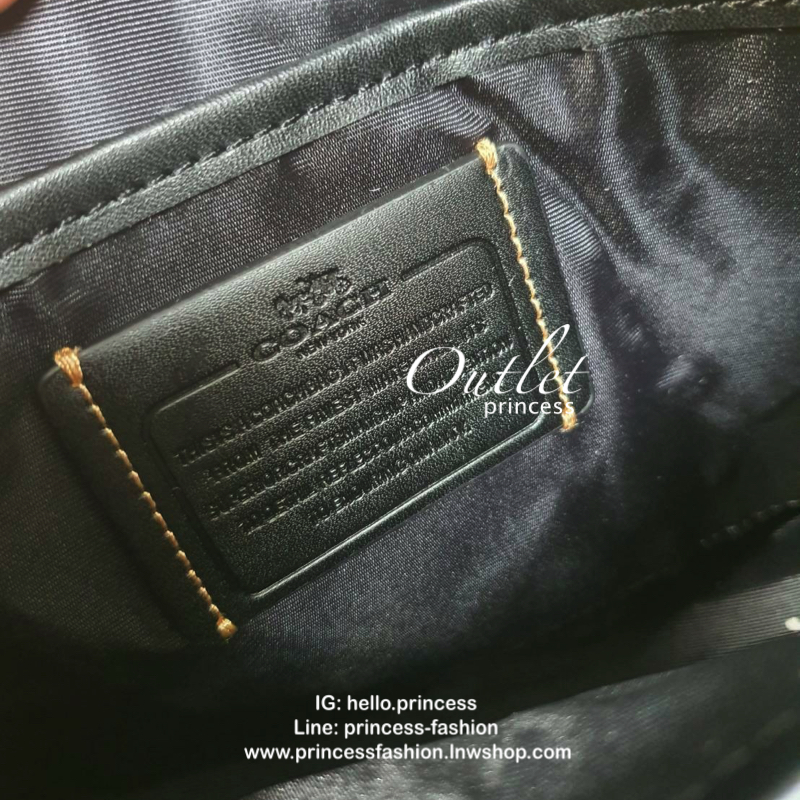 COACH Academy Sport Crossbody Bag กระเป๋าสะพาย crossbody สำหรับคุณผู้ชาย วัสดุหนัง ขนาดกำลังดี แบ่งช่องใช้งานเป็นสัดส่วน ทั้งภายนอก และภายใน ใส่ wallet ยาว mini iPad และของใช้ได้จุ กเานหลังมีอีก 1 ช่อง พร้อมสายสะพายยาว style sport ปรับได้ค่ะ