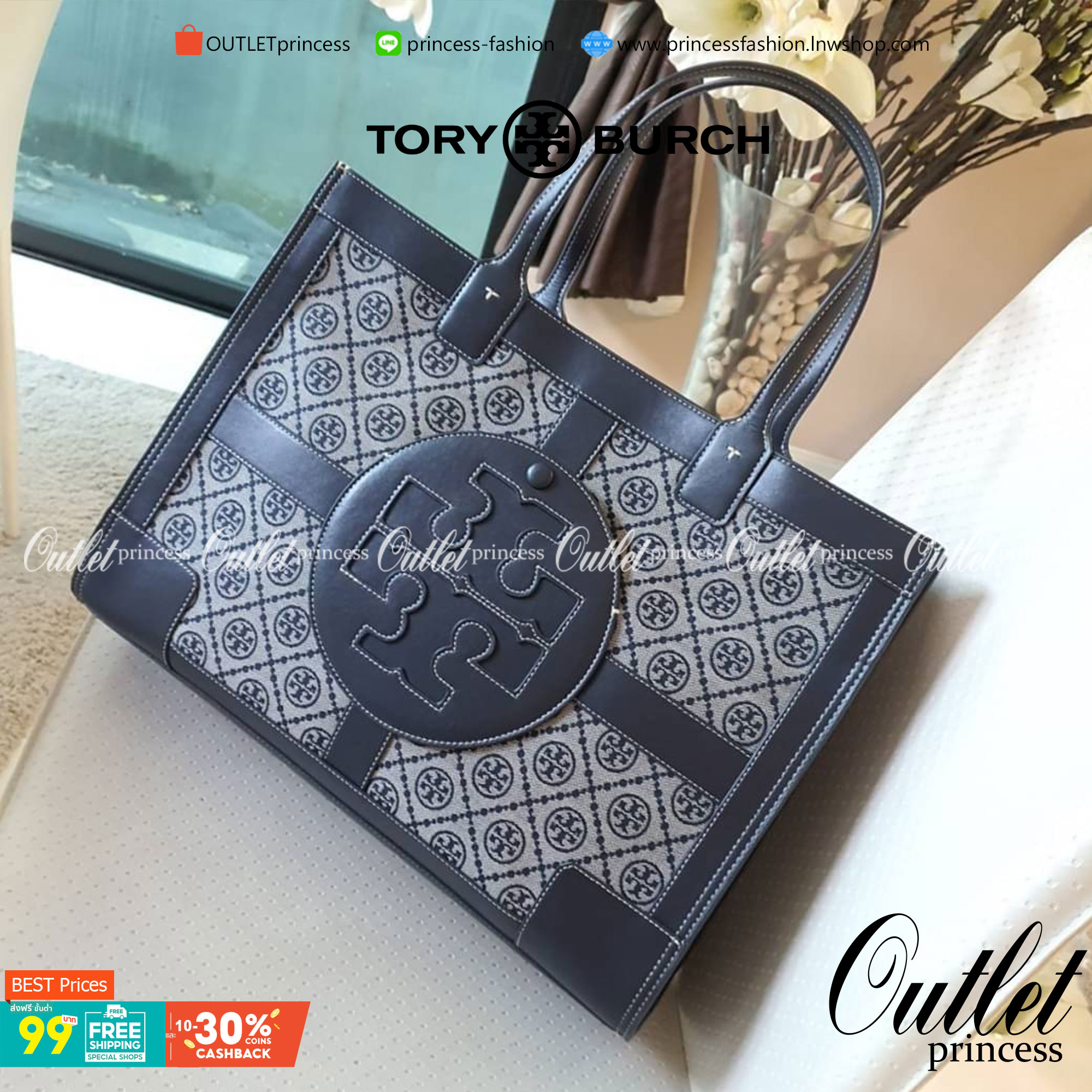 OUTTLET 】TORY BURCH TOTE BAG วัสดุ CANVAS ทั้งใบตัดด้วยหนังแท้สี NAVY ตัวกระเป๋าตั้งอยู่ทรงสวย แต่งโลโก้แบรนด์ด้านหน้า ด้านข้างมีกระดุม สามารถขยายทรงได้ ด้านในเปิดปิดด้วยกระดุมแม่เหล็ก ช่องกว้างหลักหนึ่งช่องและช่องซิปอีกช่อง สามารถใส่กระเป๋าสตางค์ยาว สมุด
