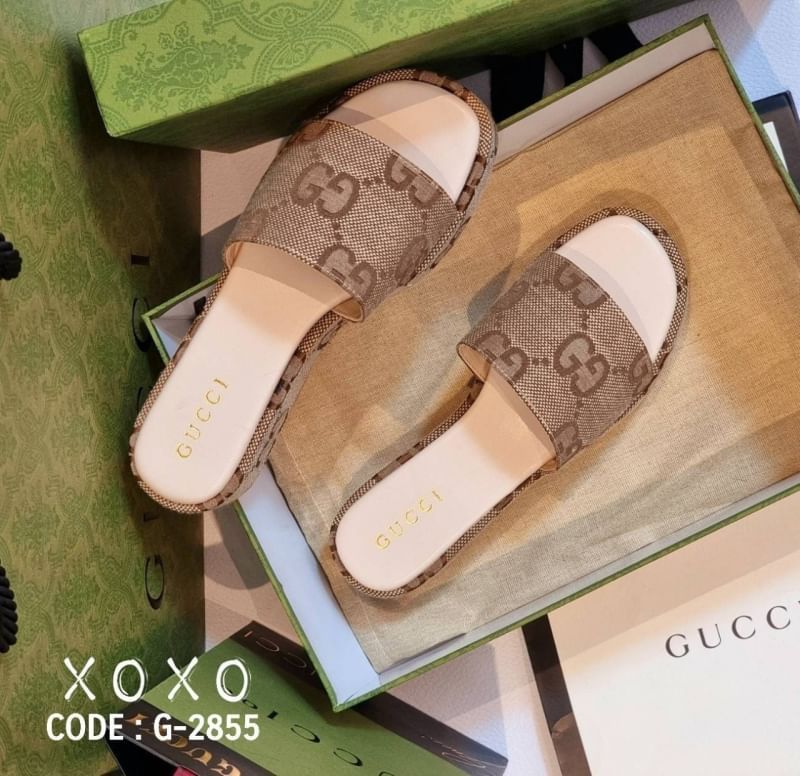 Gucci Sandals แตะสวม ส้นเสมอ ใส่สบายมาก น้ำหนักเบา หนังลายแบรนด์ แมทส์ชุดง่าย สวย หรู