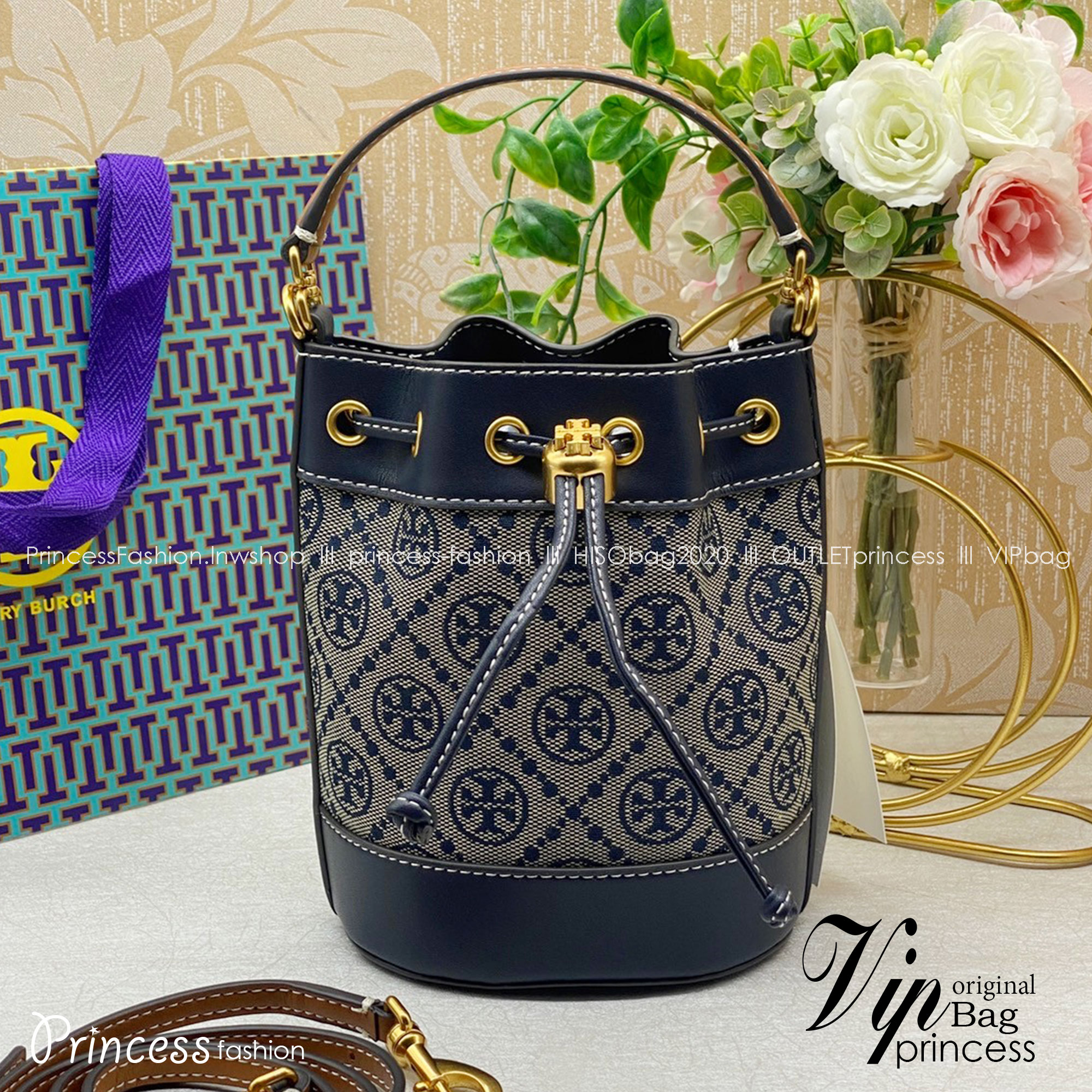 TORY BURCH Mini T Monogram Bucket Bag jacquard black / Tory Mini Bucket Bag กระเป๋าทรงบัคเก็ต ไซส์มินิ สีดำสุดคลาสสิก สีดำคลาสสิก กระเป๋าทรงขนมจีบ รุ่นใหม่ล่าสุด วัสดุผ้าแจคการ์ด ตัดขอบหนังสวย