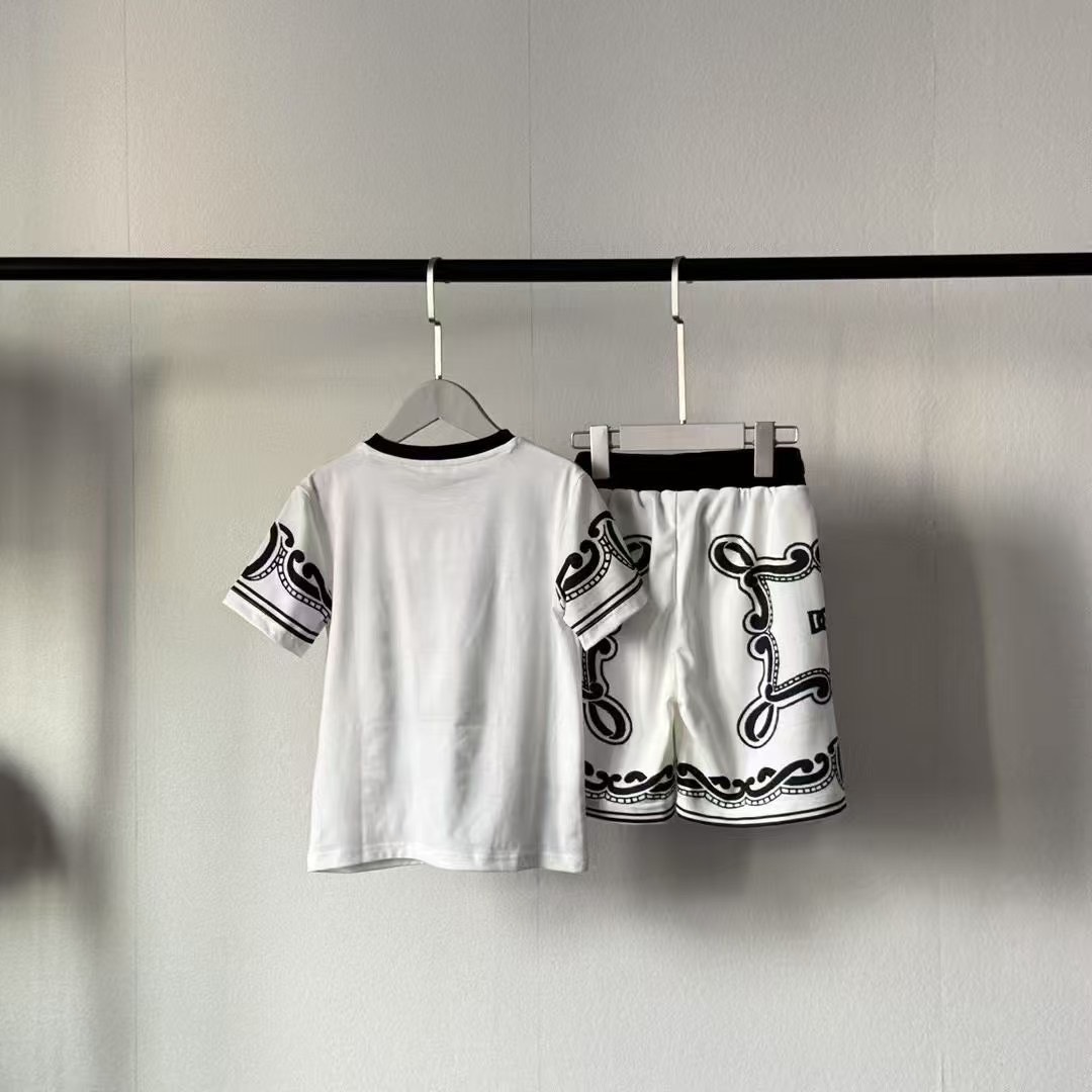 สลับแท้ เกรดเทพ Size 90-150 เสื้อผ้าเด็กแบรนด์เนม Dolce & Gabbana Bandanna-print jersey งาน 1:1 เซตเสื้อพร้อมกางเกง รุ่น uni-sex ใส่ชิลๆ เนื้อผ้าอย่างดีงานนำเข้าจากโรงงานเทียบแบรนด์