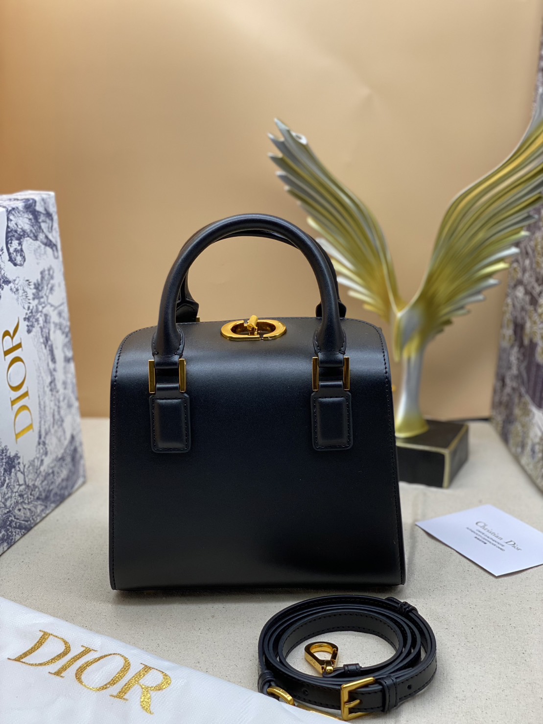DIOR SMALL BOSTON BAG Black Box Calfskin / DIOR Box Bag พร้อมส่ง กระเป๋าสะพายทรงกล่อง New for Winter 2023 คอลผู้ดี สวยหรู ตอบโจทย์และแมทช์ได้กับทุกลุคทุกสไตล์