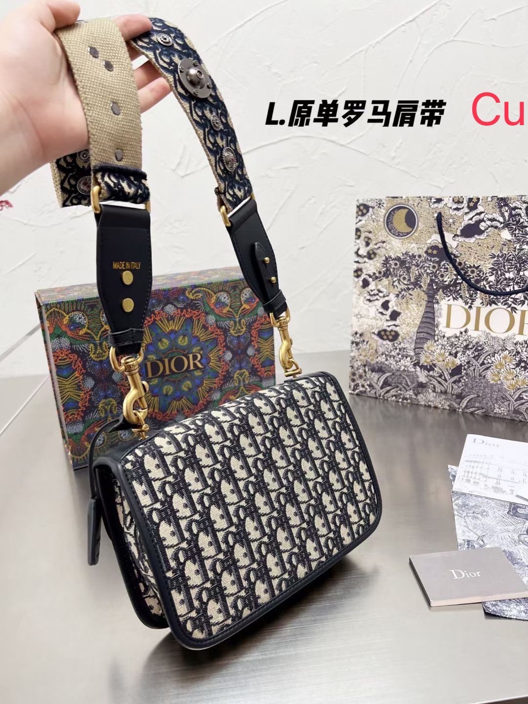 DIOR Oblique Dior Addict Flap Bag / Dioraddict Bag / DIOR BAG พร้อมส่ง กระเป๋าสะพายดีไซน์คลาสสิค สวยผู้ดี โดดเด่นด้วยโลโก้และอะไหล่ตัวล็อคสีทอง มาพร้อมสายสะพายสวยคุ้มมากค่ะ