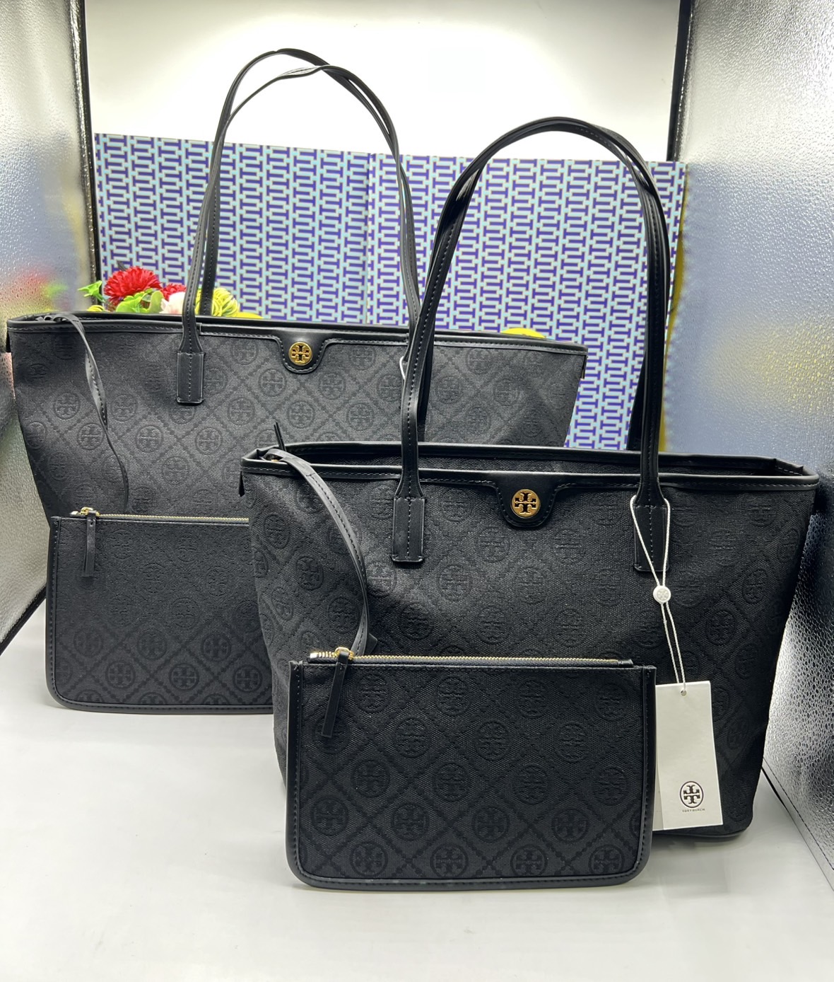 ORI หนังแท้ | Tory Burch T Monogram zip tote bag กระเป๋าทรงโท้ทใบใหญ่ทรงกว้างพร้อมใบเล็กเข้าเซ็ท งานผ้าแจ็คการ์ดตัดขอบหนัง เดอะเบสท์ เซลเลอร์!!