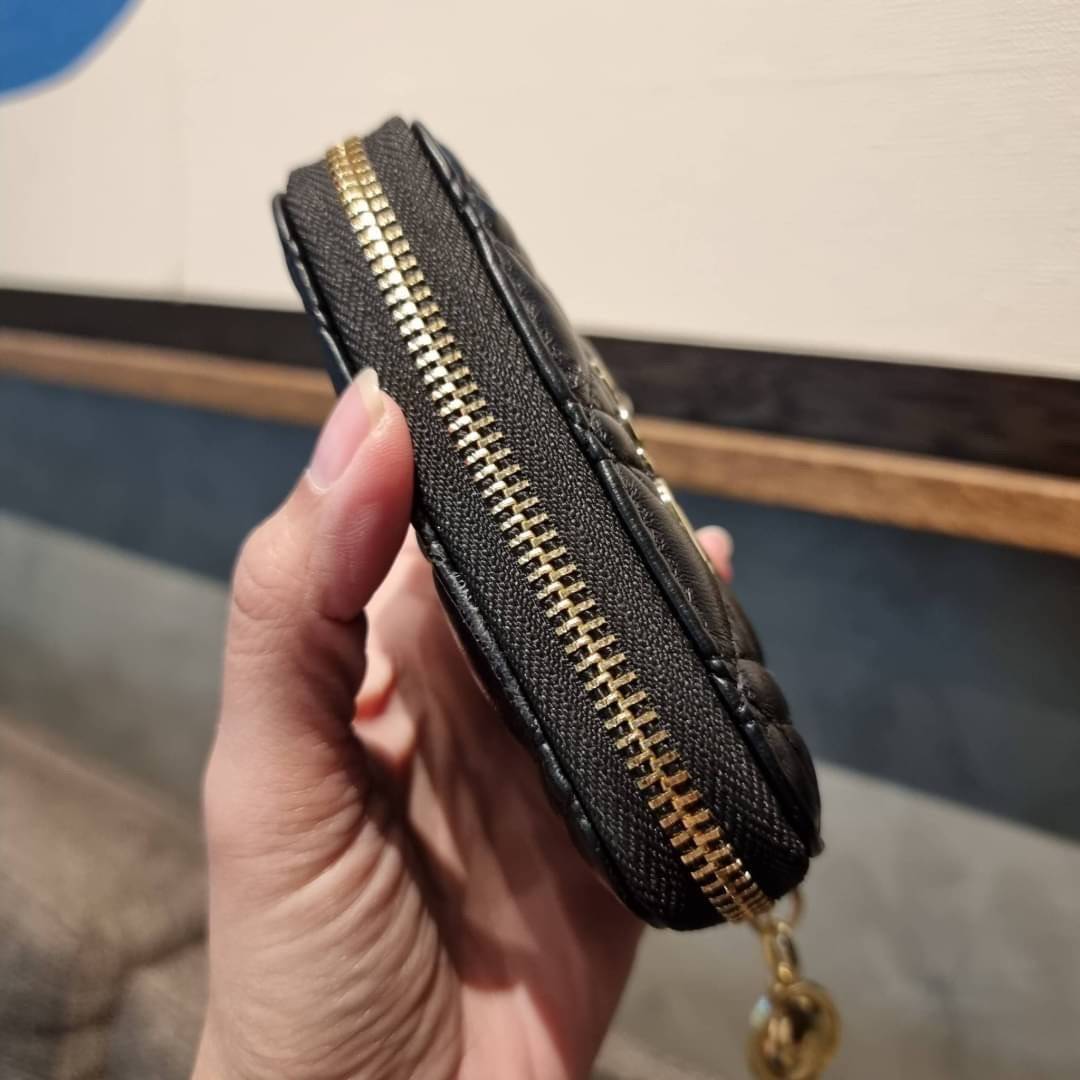 DIOR SET BAG / DIOR 30 Montaigne Bag / CD LIMITED EDITION GIFT BOX WITH GOLD STAR BOUTIQUE SET พร้อมเสิร์ฟครบชุด แรร์ไอเท็ม ที่ถูกรวมไว้ในหนึ่งเดียว กับ gift box limited จัดให้ทั้งกระเป๋าสะพายสุดหรู กระเป๋าสตางค์ใบสั้นรุ่นคลาสสิค ribbon เข้าเซ็ท และ gold 