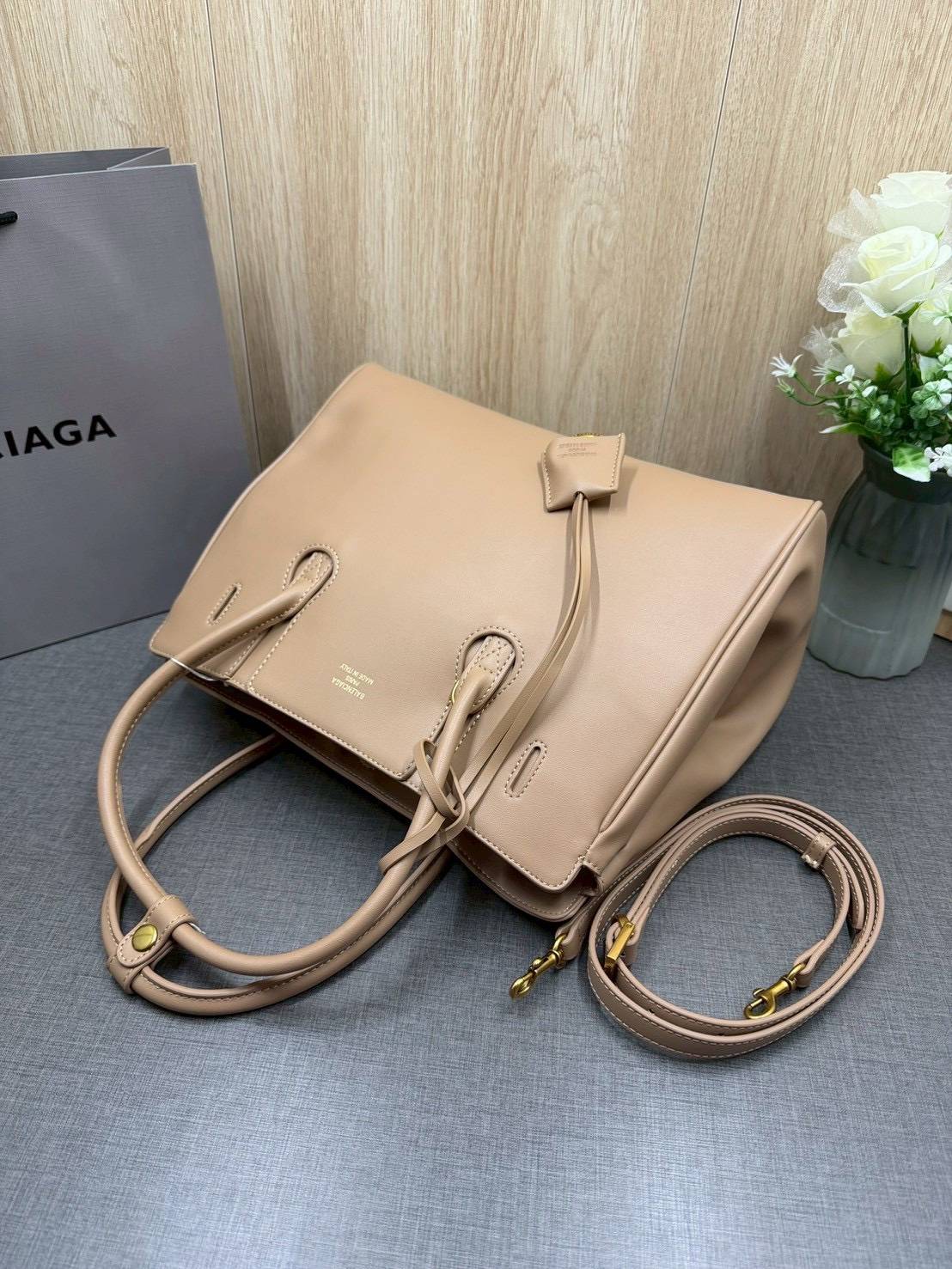 ORI หนังแท้ | Balenciaga Carry All Hampton Bag / Balenciaga Tote Bag 33cm กระเป๋าสะพายทรงโท้ท ภายในโล่งกว้าง ดีไซน์เรียบง่าย เรียบหรู