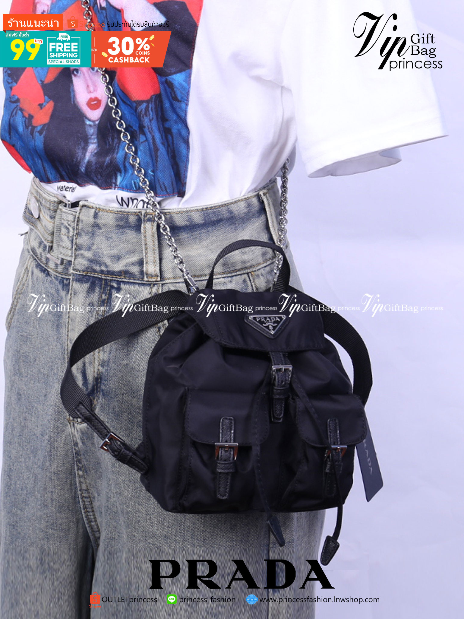 Prada Black Nylon Mini Double Buckle Backpack Crossbody Bag รุ่นนี้เป็นทรงเป้มินิน่ารักๆๆ ด้านในโล่งกว้าง ซับด้านในพิมพ์ลายแบรนด์ ใส่ของจุกจิง โทรศัพท์ กระเป๋าตังใบสั้น เครื่องสำอาง ได้แบบสบาย อะไหล่เงินทั้งใบ บอกเลยว่ารุ่นนี้สวย น่ารัก จะถือหรือสะพายก็ดู