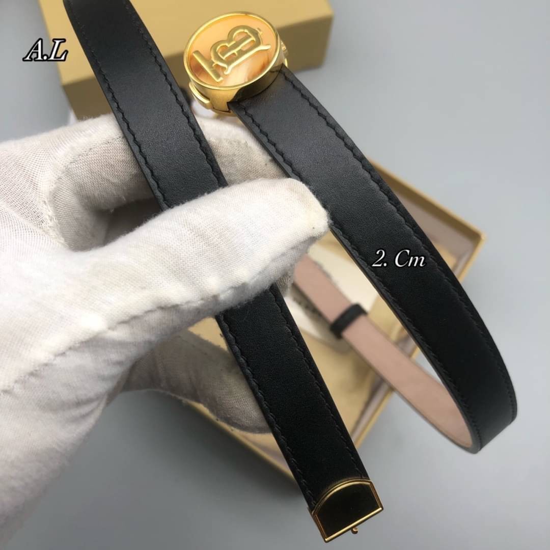 BURBERRY BELT LEATER 2cm เข็มขัดเบอร์เบอรี่ เกรดออริจินอลหนังแท้ ใช้งานง่าย ได้ทั้งชายหญิง เป็น everyday look ได้เลยค่ะ ภาพสินค้าถ่ายจากงานขายจริง ใช้งานต่างประเทศได้