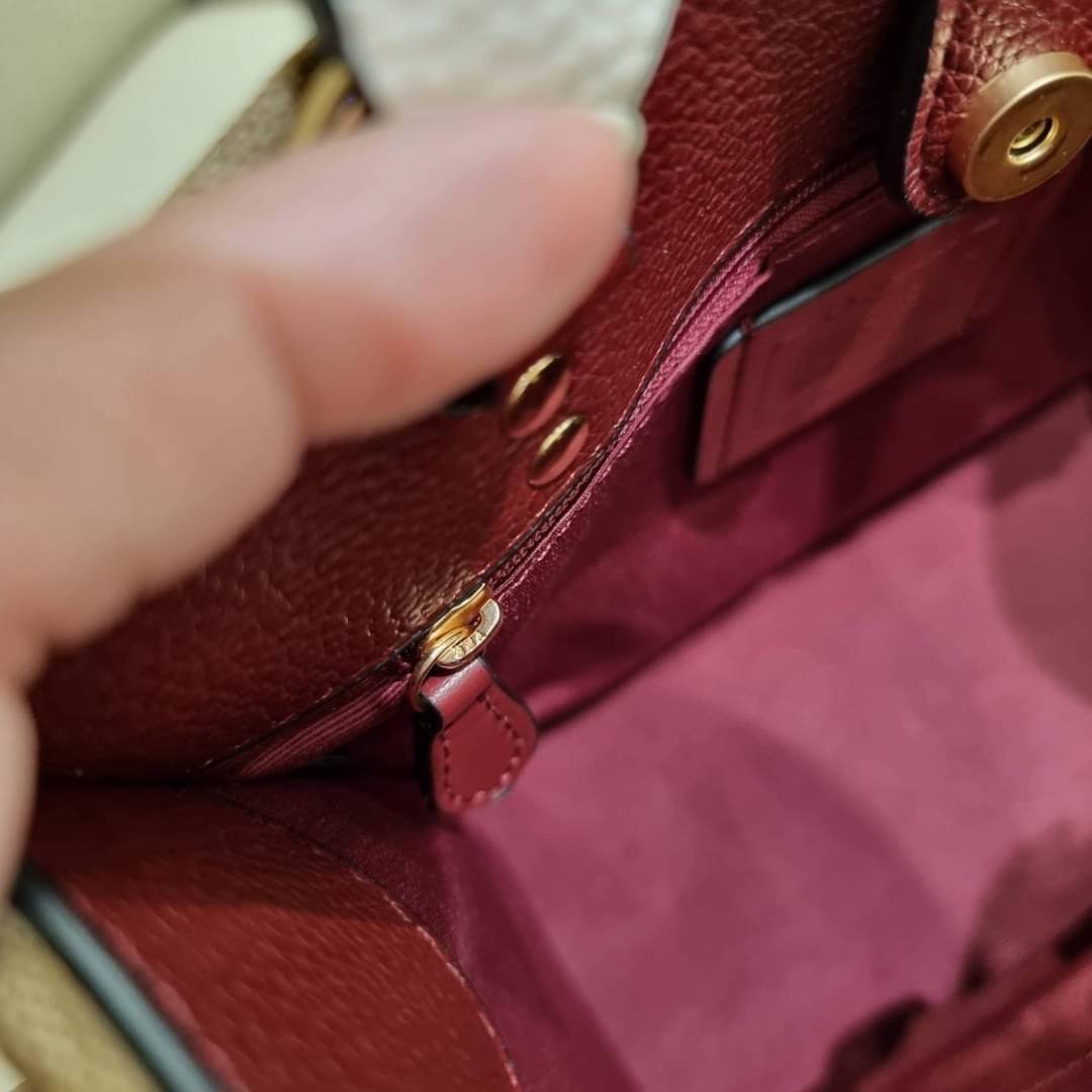 COACH C8406 DEMPSEY TOTE 22 IN SIGNATURE JACQUARD WITH STRIPE AND COACH PATCH คอลเลคชั่นใหม่ พร้อมส่งสีใหม่สุดปัง สวยคม ละมุนและมีความหรูในตัว กับกระเป๋าทรงโท้ท ไซส์กำลังสวย น่ารักน่าใช้ ฟังก์ชั่นการใช้งานสะดวกที่สุด มีทั้งสายคล้องในตัว และสายครอสบอดี้ วั