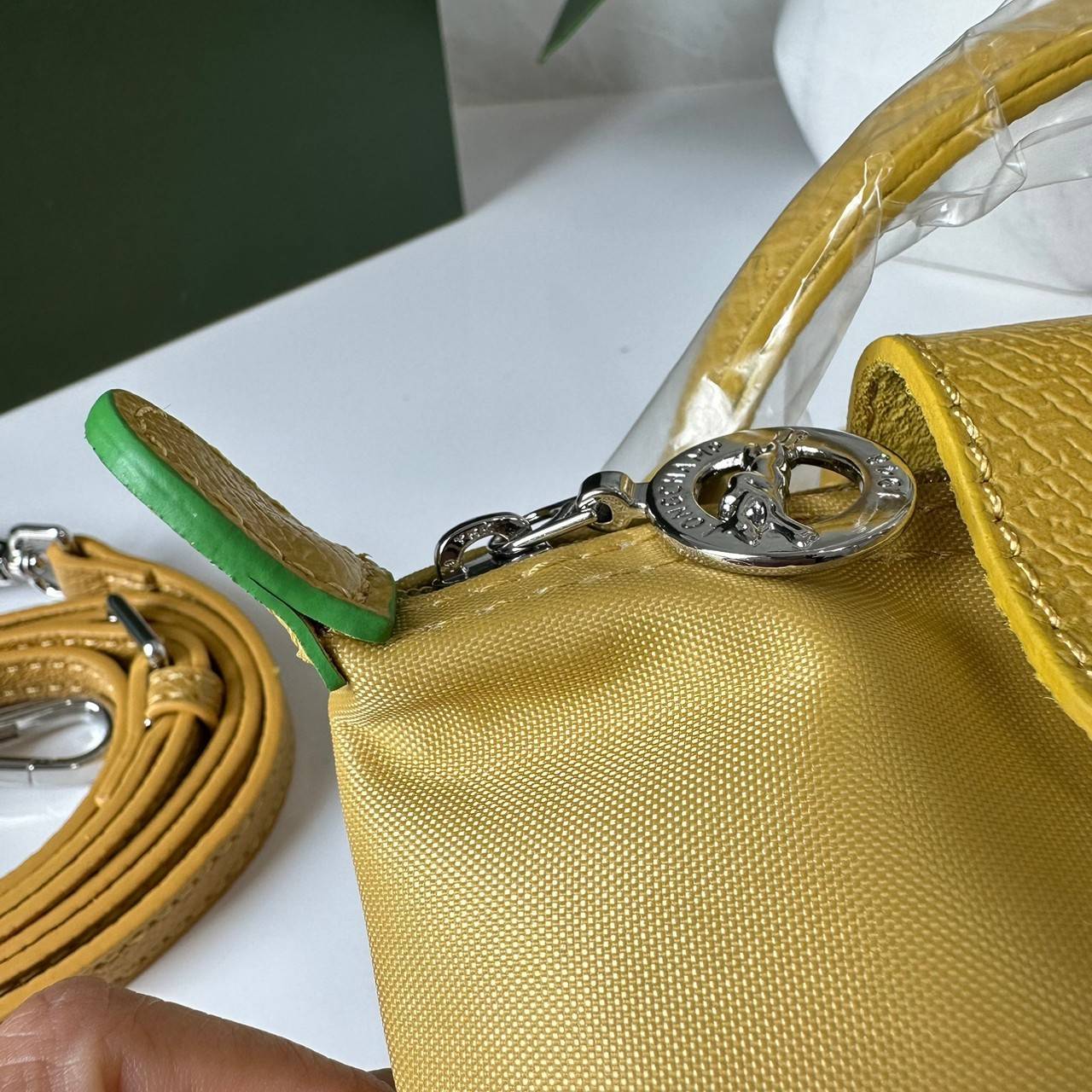 LONGCHAMP LE PLIAGE ORIGINAL Pouch with handle กระเป๋าใบเล็กขนาดกระทัดเหมาะกับใส่ของจำเป็นจุกจิก