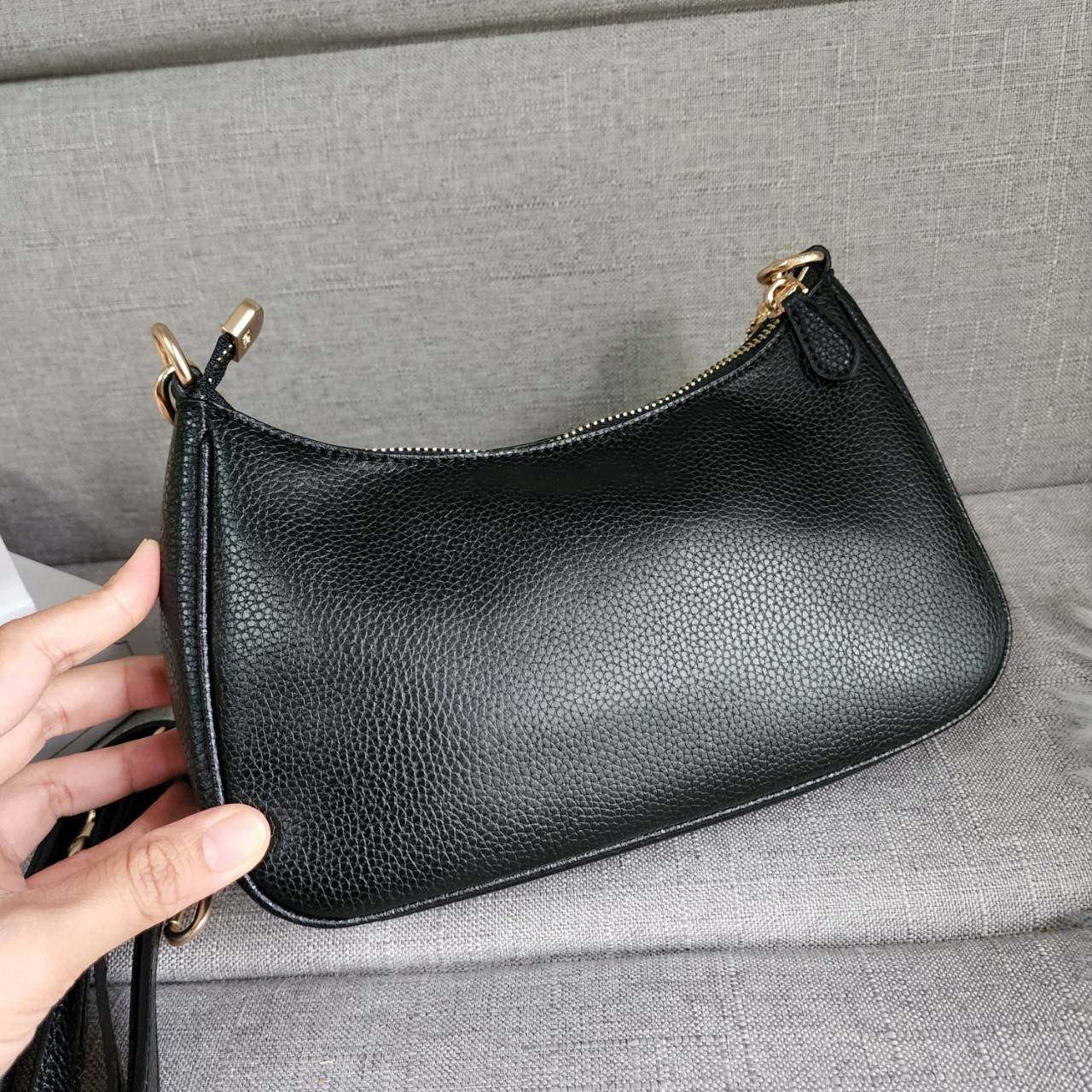 พร้อมส่งครบสี สวยทุกสีเลยค่า😘 ((CA173//CA209//CA548)) COACH TERI SHOULDER BAG 🔹กระเป๋าทรงพอช ในรูปแบบหนังแท้ หนังนิ่มสวยมากค่ะ