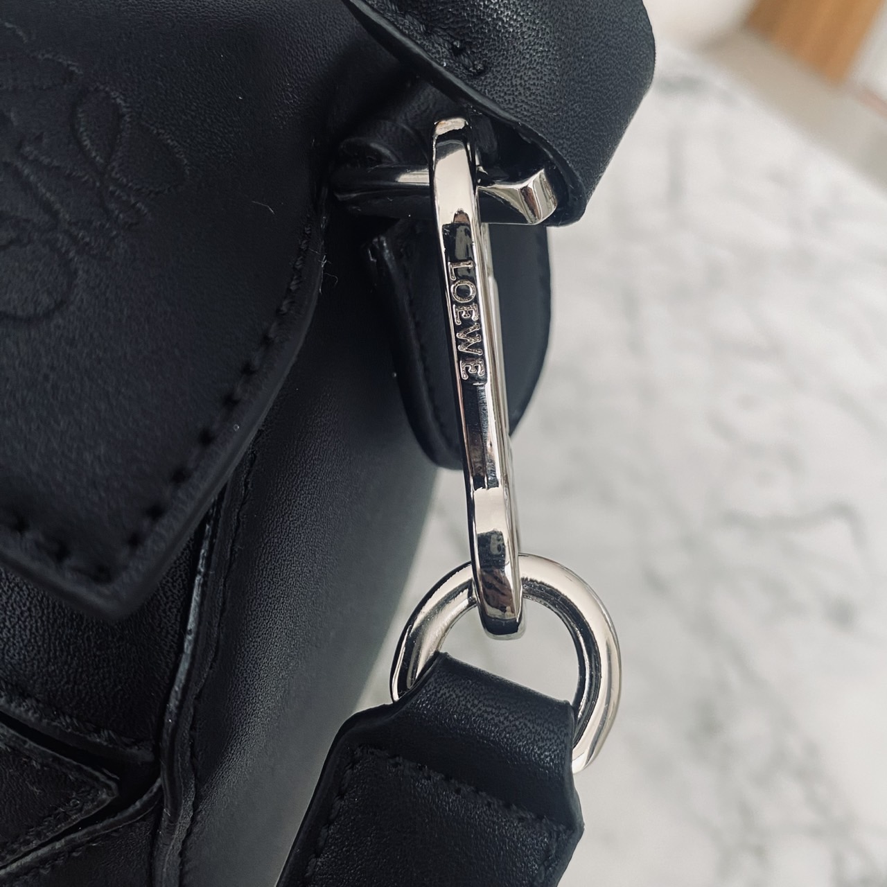 LOEWE Puzzle bag in smooth leather กระเป๋าสะพายทรงกล่องเรียบแต่หรูคูลและเท่ห์ สุดยอดแบรนด์ที่ดีไซน์เป็นเอกลักษณ์ โดดเด่น สไตล์พัซเซิล ใช้ได้ทั้งชายหญิง