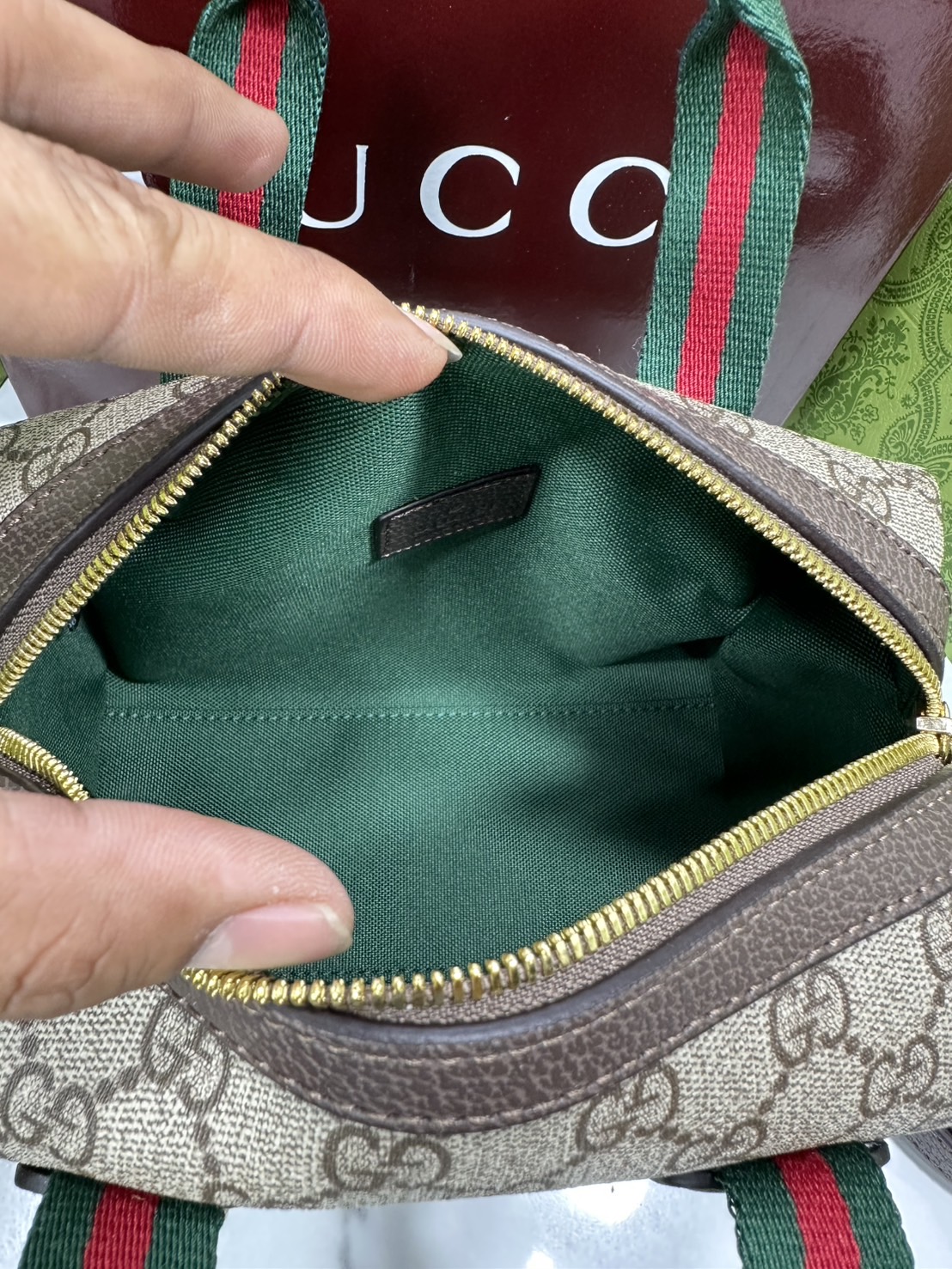 ORI หนังแท้ | GUCCI Mini GG handbag Soft Supreme 20cm / GUCCI Keepall Bag กระเป๋าสะพายทรงหมอนใบเล็ก สไตล์นี้ตีความรูปทรงกระเป๋าบอสตันโฉมใหม่ด้วยรายละเอียดผ้าแคนวาสแถบ Web