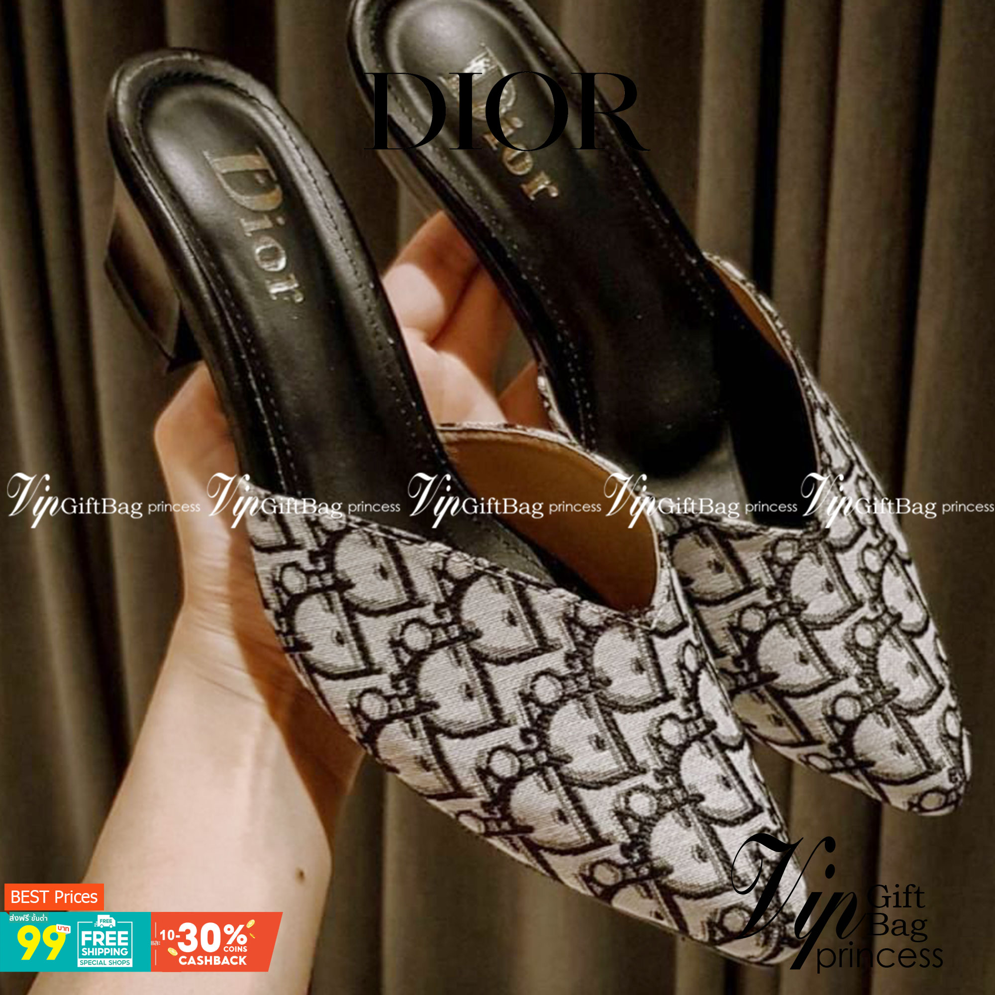 Dior Mid Heel รองเท้าส้นกลาง 2.5" กำลังใส่สบายหน้าทรงวี รุ่นนี้ใส่แล้วขาดูเรียวยาวมีมิติ วัสดุผ้าลายแบรนด์ น้ำหนักเบา สวย เก๋