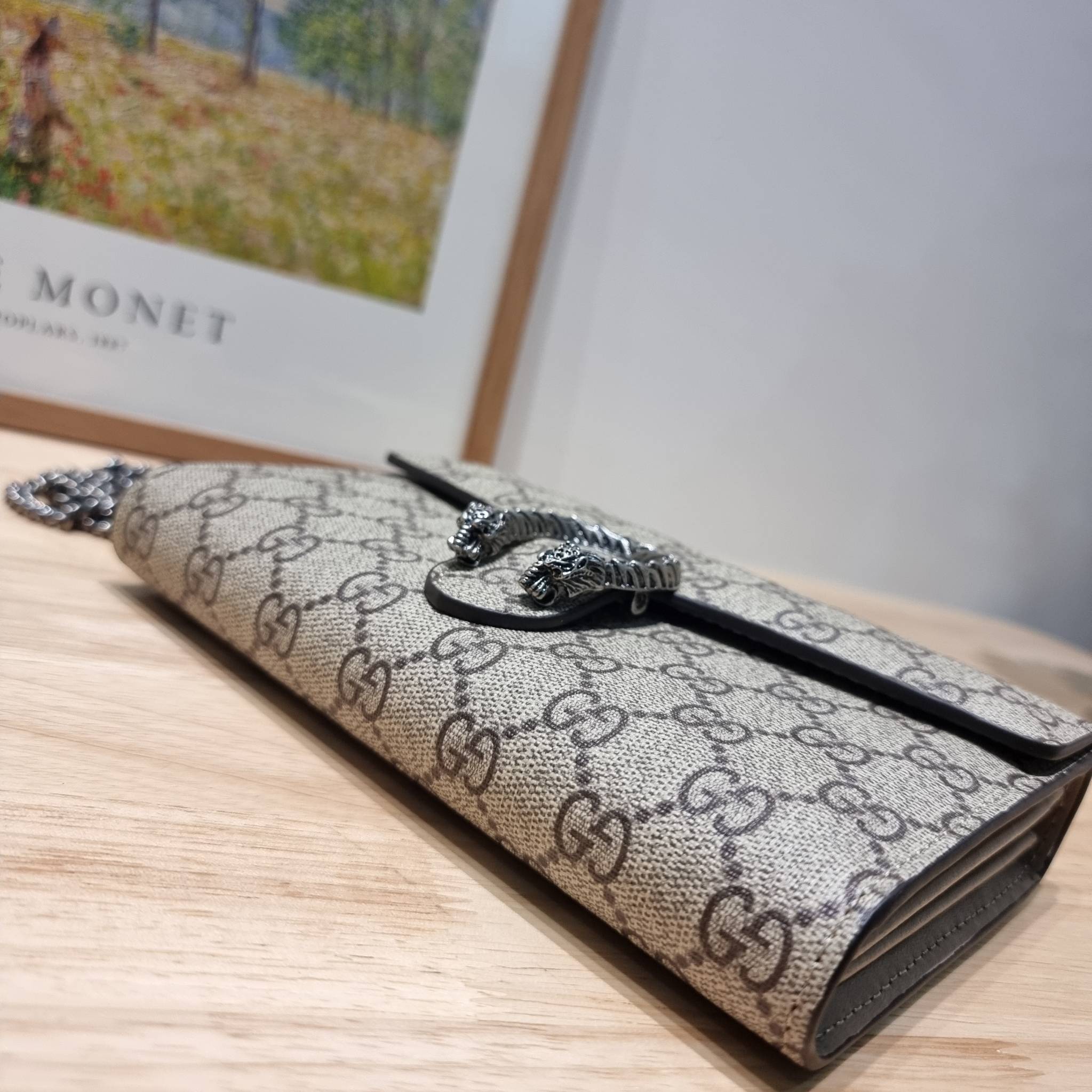 Dionysus GG Supreme chain wallet / Gucci woc dionysus chain bag พร้อมส่ง กระเป๋าสะพาย crossbody คลาสสิควินเทจ ดึงดูดและสะกดสายตาด้วยอะไหล่ดีเทลหรูรูปหัวสิงโต ถือเป็นคลัชท์ หรือสะพายก็อัพลุคหรูได้อีก