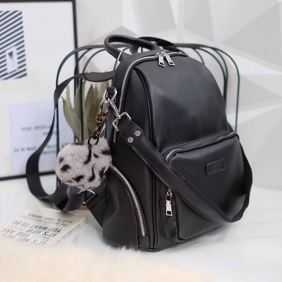 กระเป๋า ทรงน่ารัก มากๆๆๆ จากแบรนด์ KEEP รุ่น Misty backpack มาใหม่ หนัง Microfiber ผิวสัมผัสคล้ายหนังวัวแท้ เนื้อหนา นิ่มมือ พิเศษ!! เป้ใบนี้ มีสายสั้นหนังสำหรับสะพายไหล่ให้ด้วยคะ ใครชอบเป้สไตล์นี้ ห้ามพลาดเลยน๊า สวยจริง คอนเฟิร์มเลย