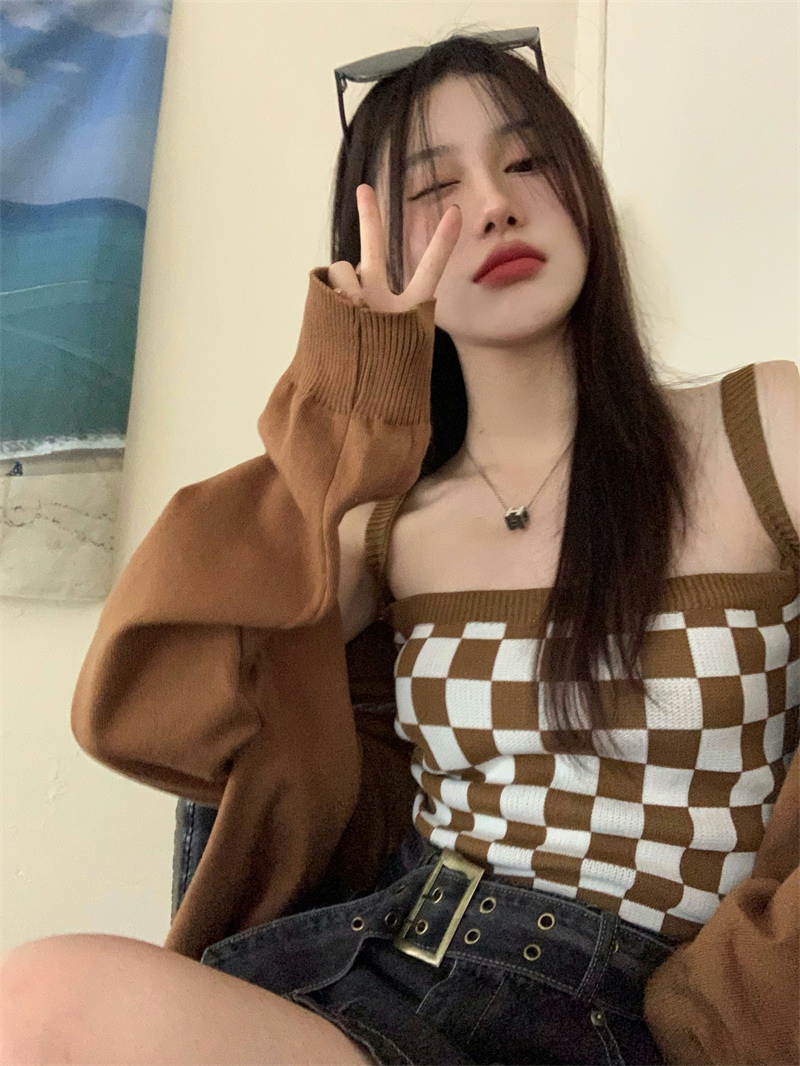 พร้อมส่ง 🚕🌻 Manita tops เสื้อสายเดี่ยวลายตาราง (IN35853)