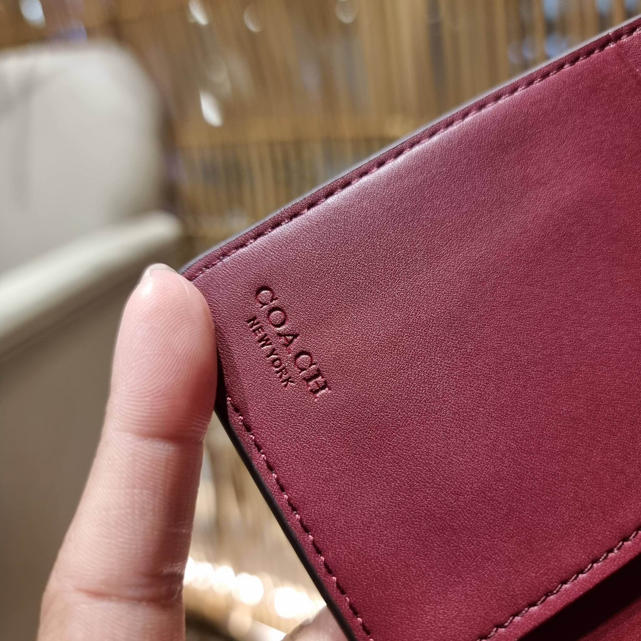 COACH C7414 MEDIUM CORNER ZIP WALLET WITH ORNAMENT PRINT คอลเลคชั่นใหม่ กระเป๋าสตางค์ใบกลาง ดีไซน์ใหม่ สุดหรู คละลายพริ้นท์เต็มใบ น่าใช้ไปอีก วัสดุหนังแคนวาสเคลือบลาย ภายในมีช่องใส่บัตร ใส่ธนบัตรได้ครบ และมีช่องซิปแยก ใบจริงสวยมากๆ แนะนำจ้า ราคาสุดคุ้มครบ